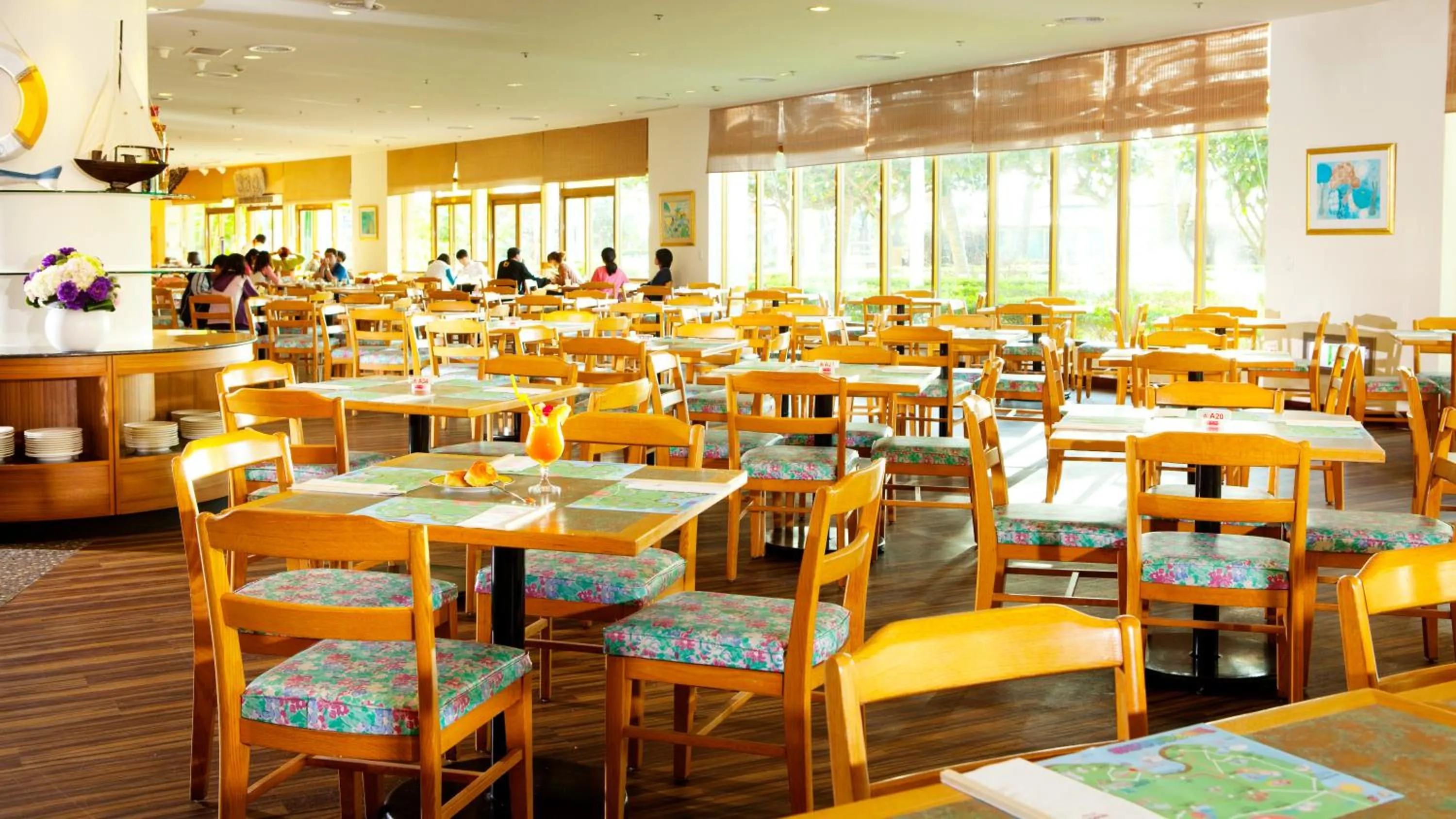 Restaurant/places to eat in Howard Kenting Wonder House