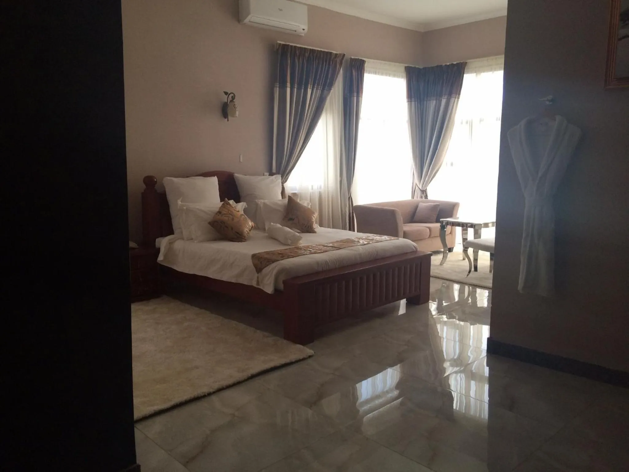 Day, Bed in Sherbourne Hotel