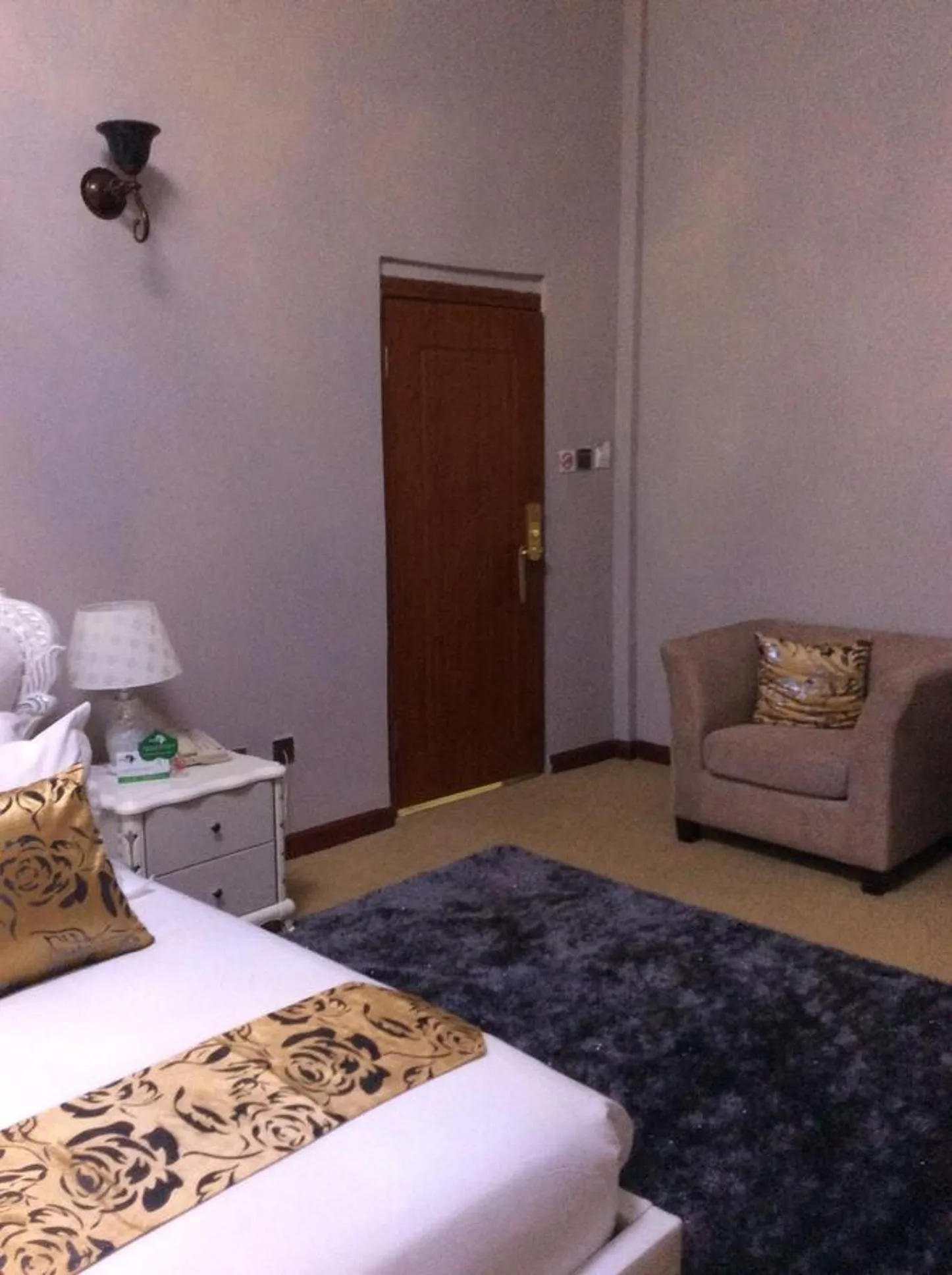 Living room, Bed in Sherbourne Hotel