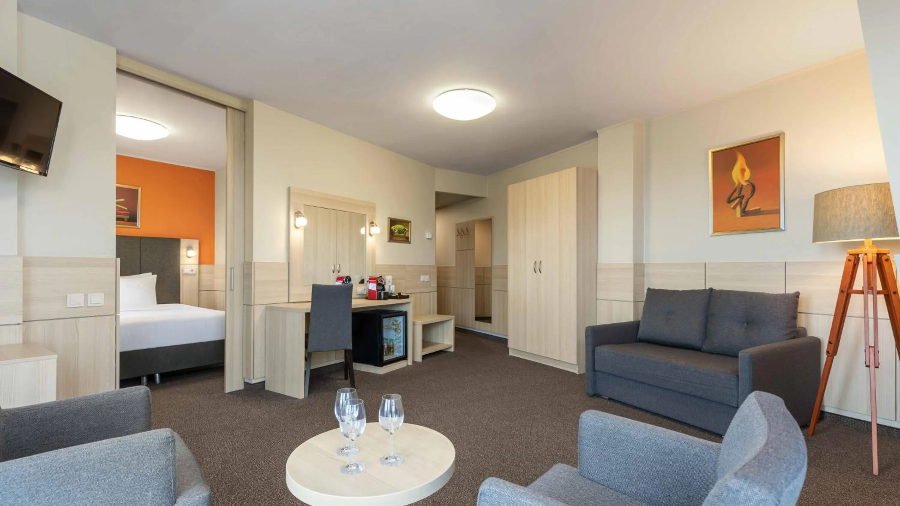 Coffee/tea facilities, Bed in Wellton Riga Hotel & SPA