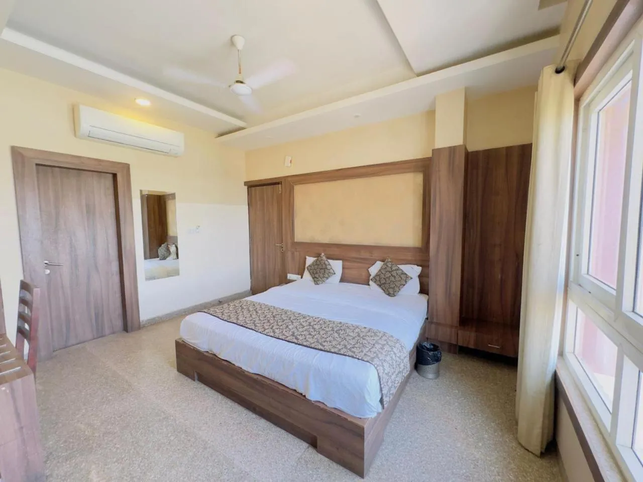 hotel neelam paradise