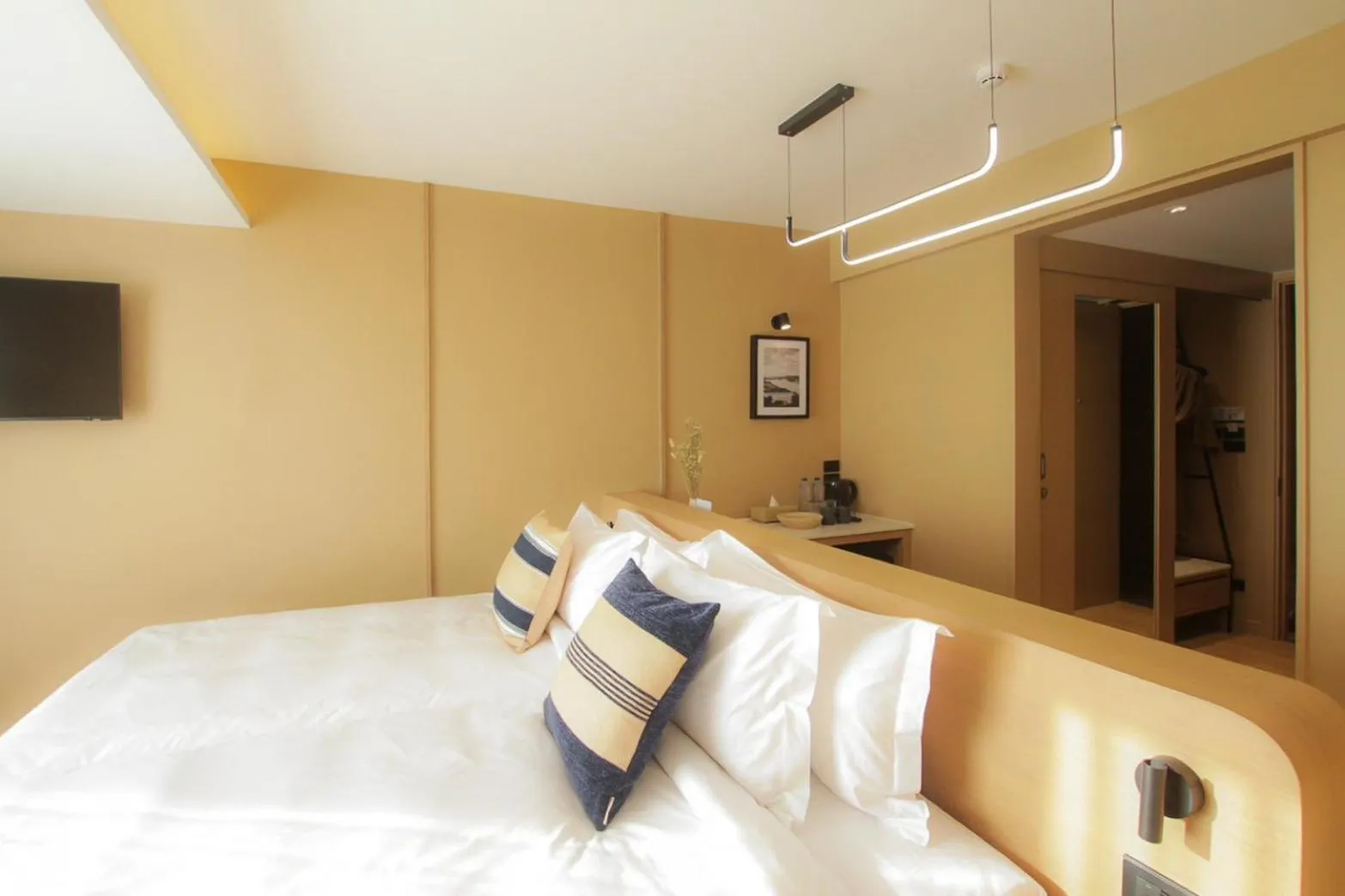 Bed in LePont Riverfront Resort Nongkhai