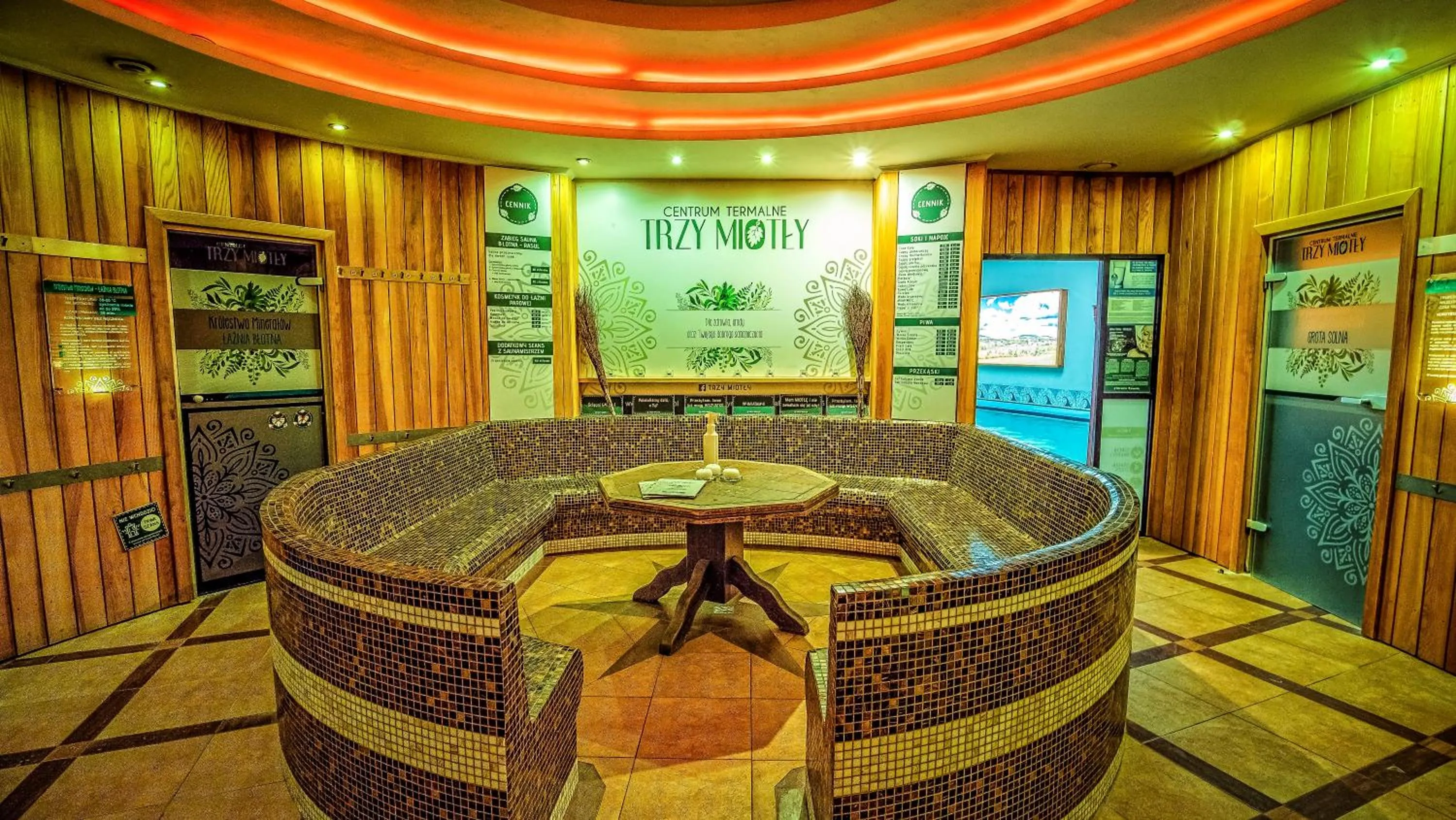 Swimming pool in Hotel Senator Konferencje & SPA