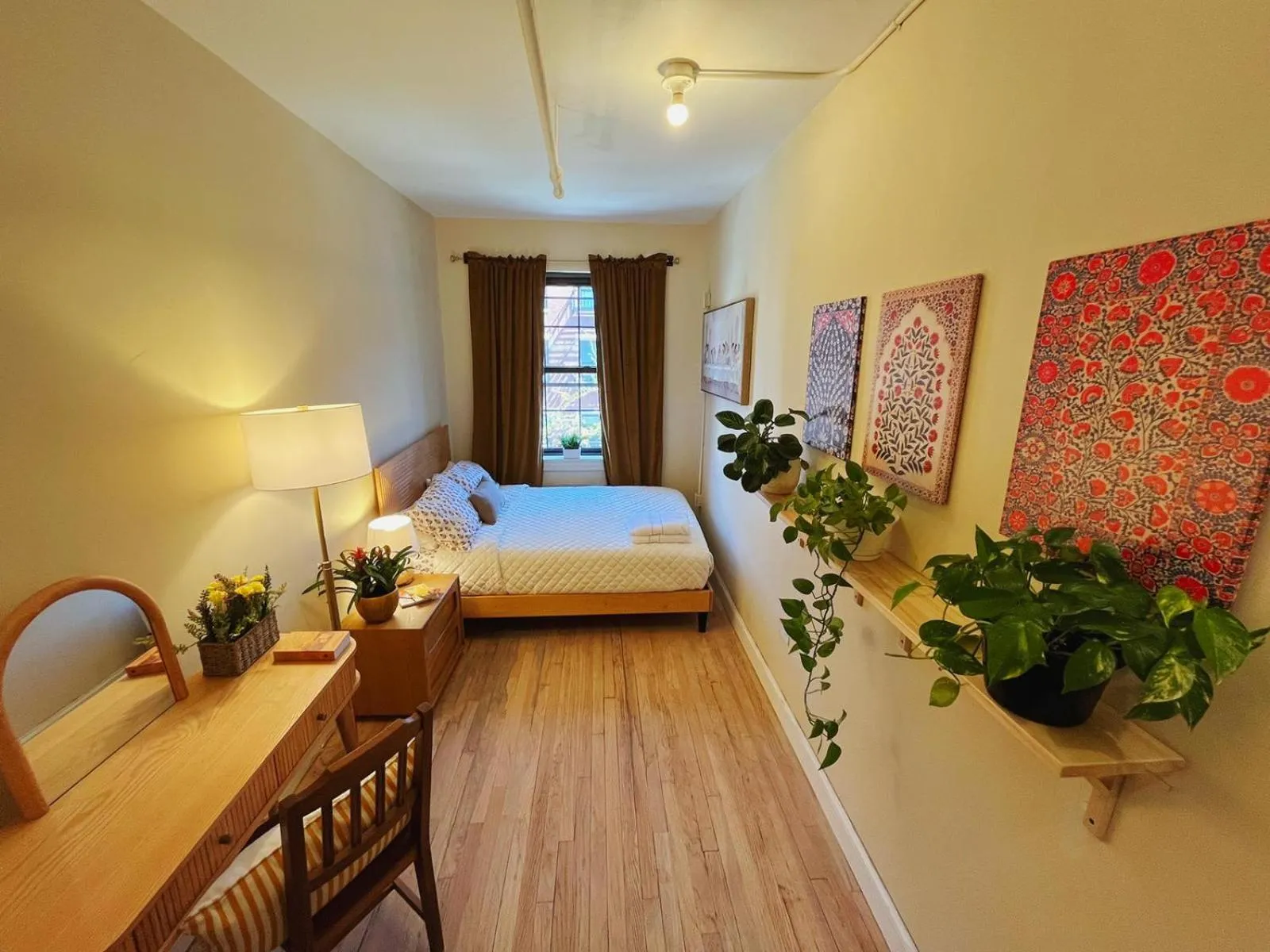 Photo of the whole room, Bed in Interfaith 21st Street