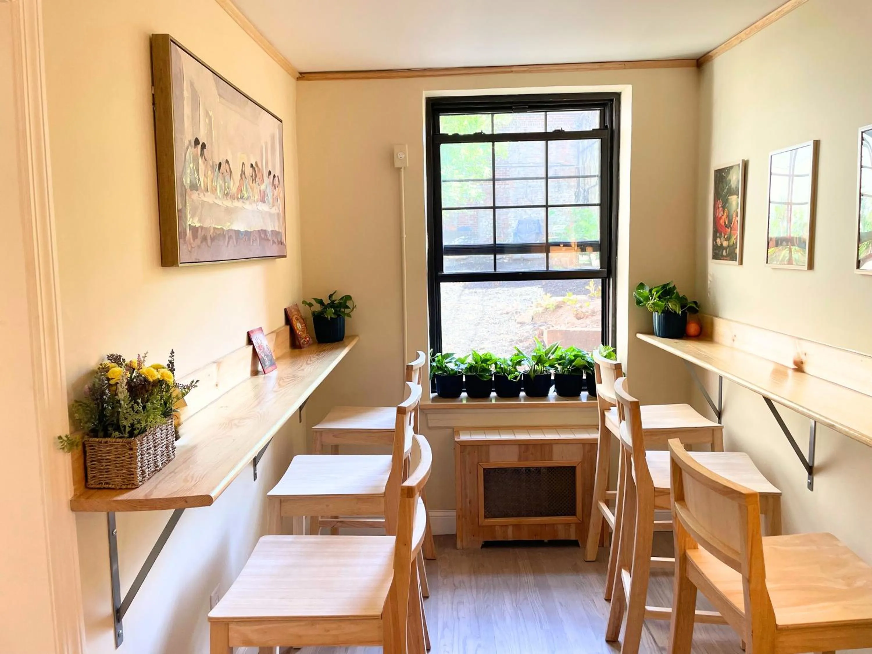 Dining area in Interfaith 21st Street