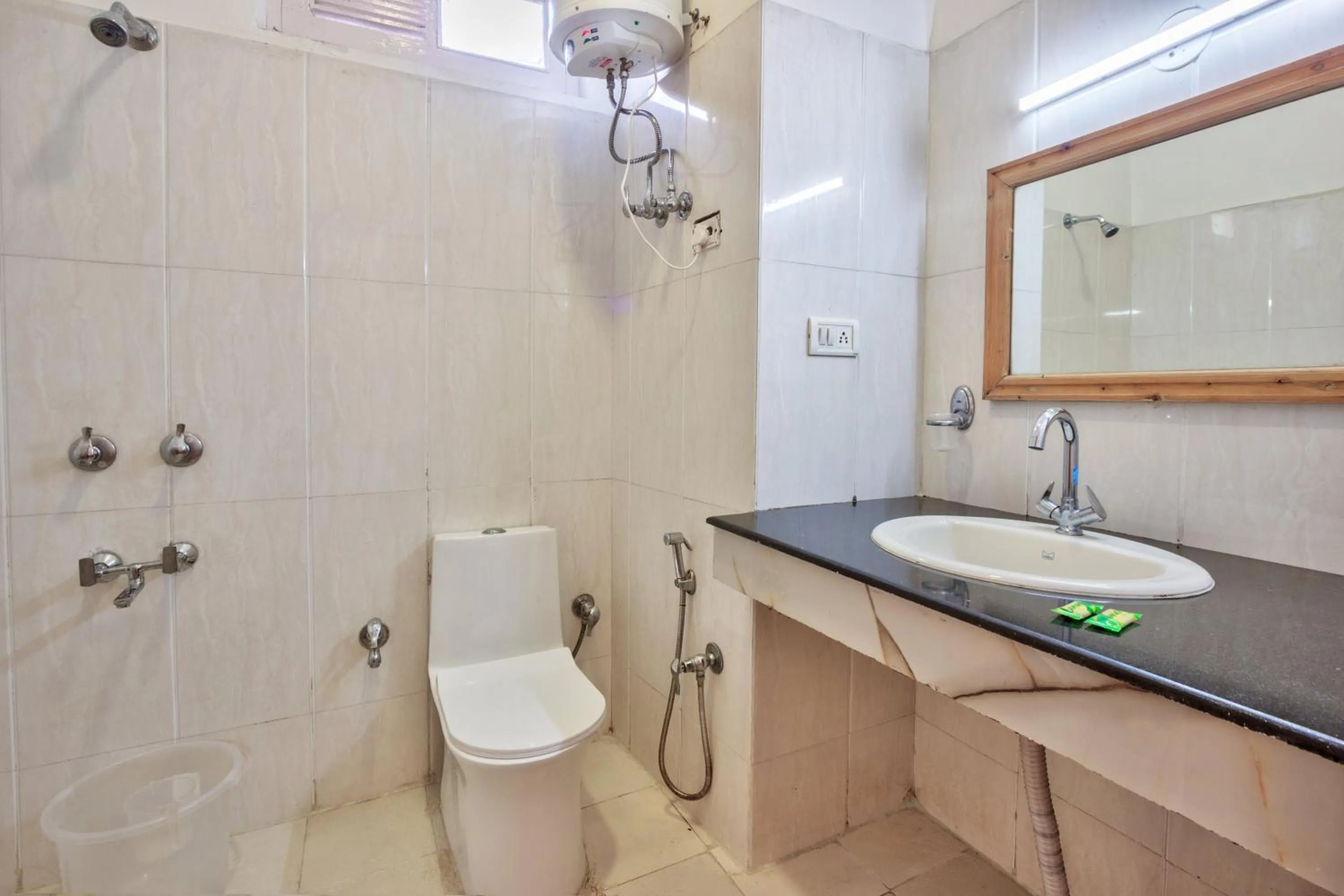 Shower in Hotel Day Night
