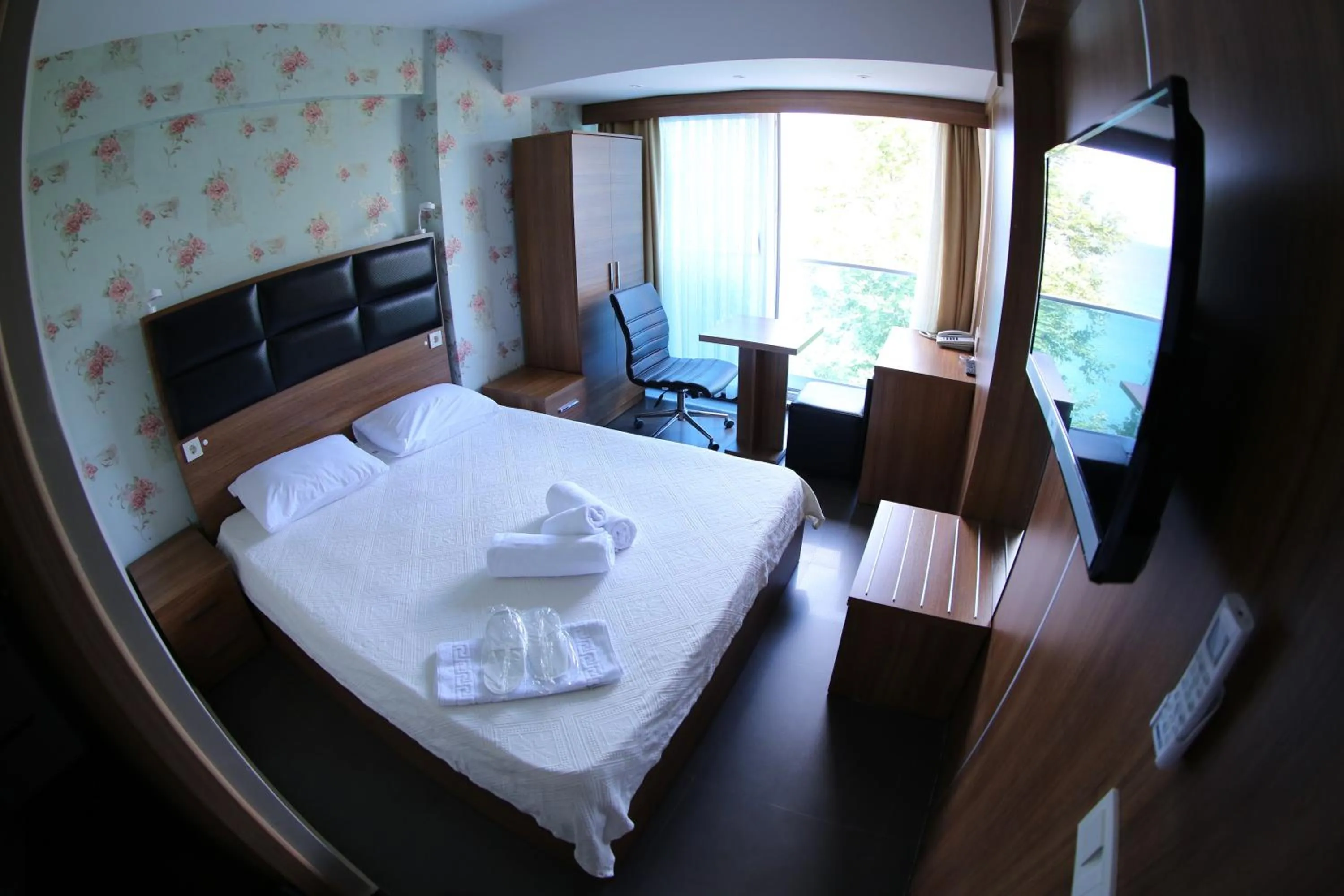 Photo of the whole room, Bed in Bayraktar Hotel