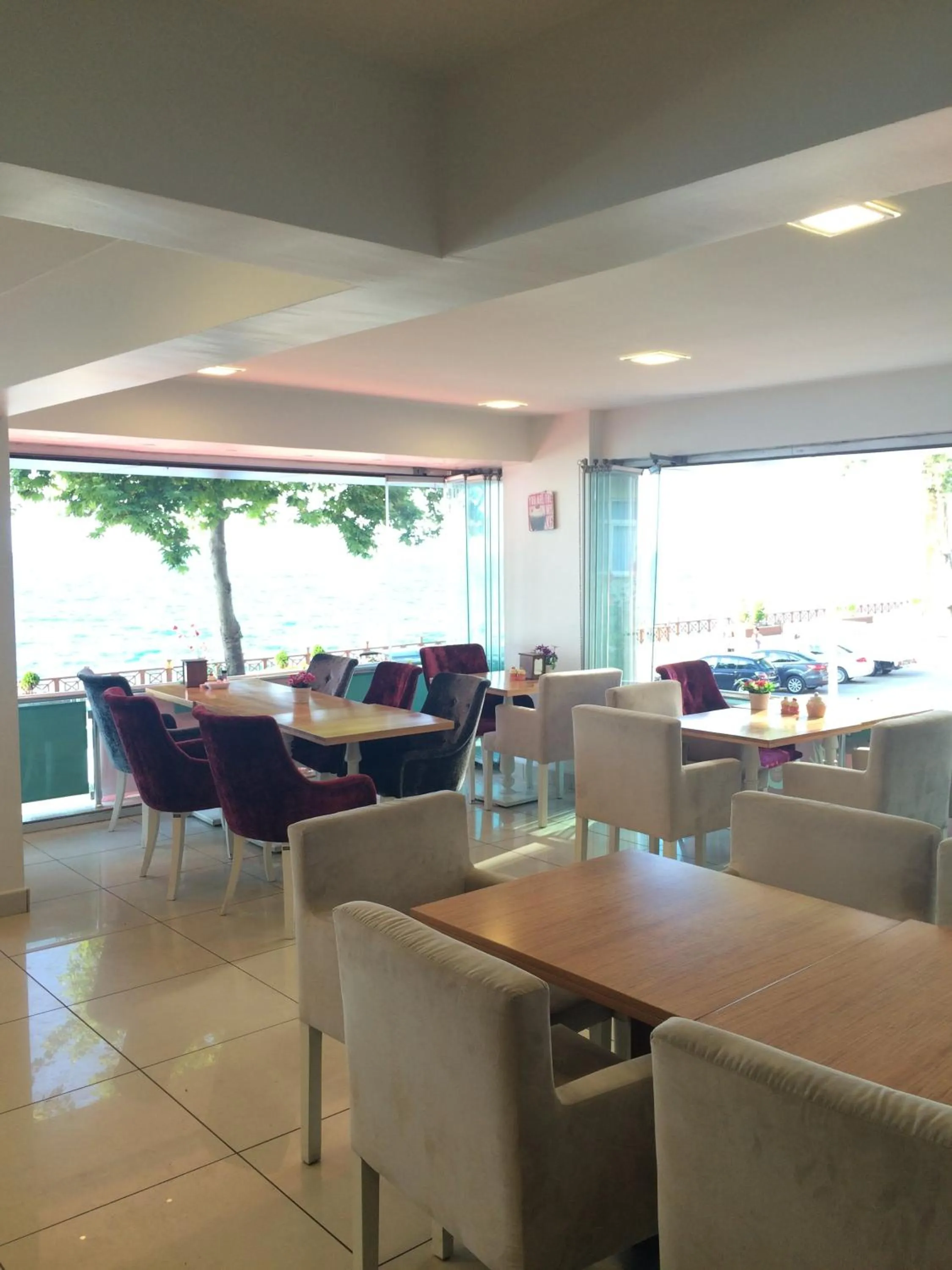 Restaurant/places to eat in Bayraktar Hotel