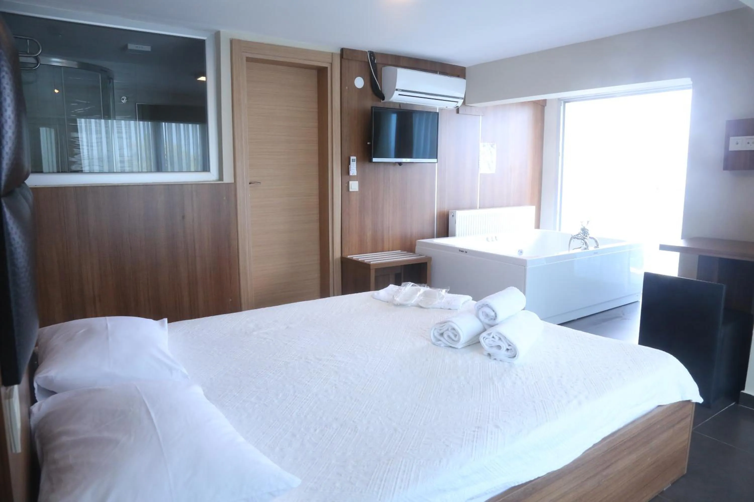Photo of the whole room, Bed in Bayraktar Hotel