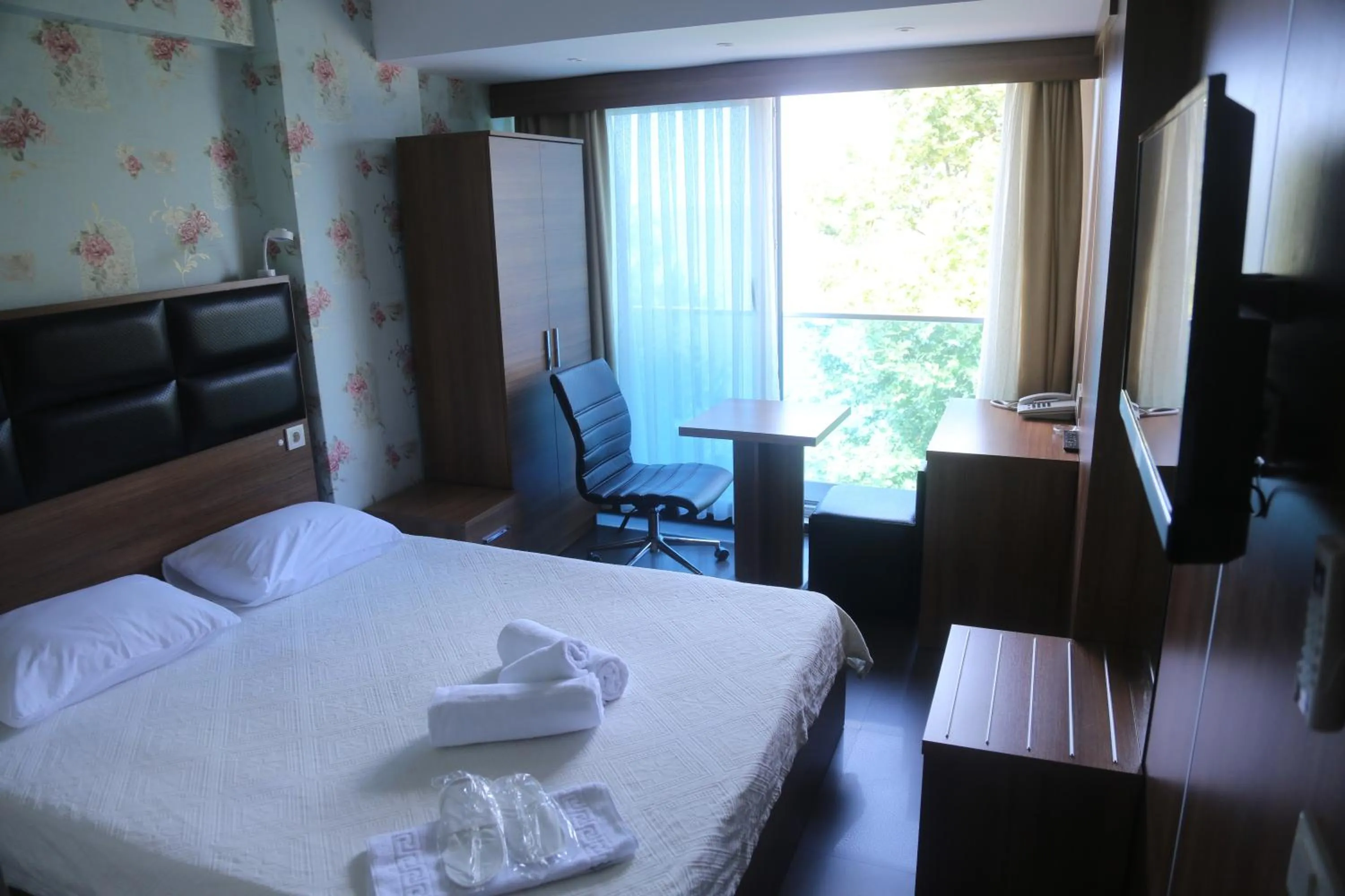 Photo of the whole room, Bed in Bayraktar Hotel
