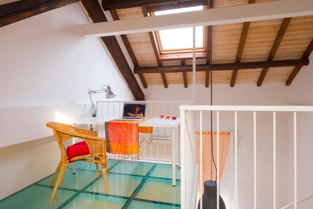 Decorative detail in Via Breda 120