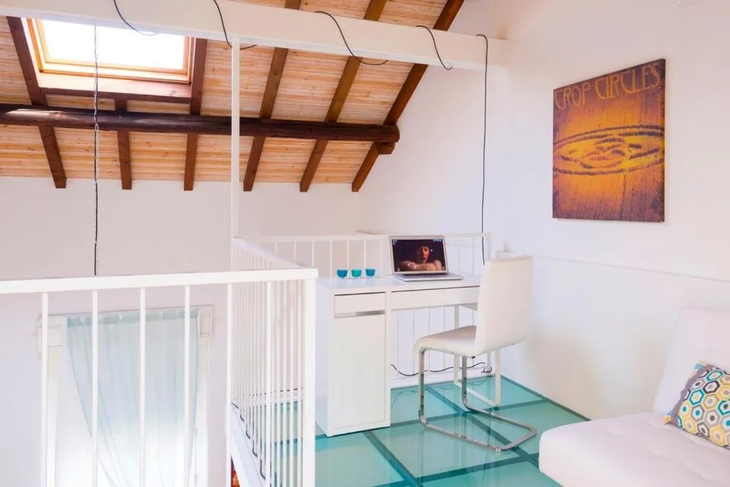 Decorative detail in Via Breda 120