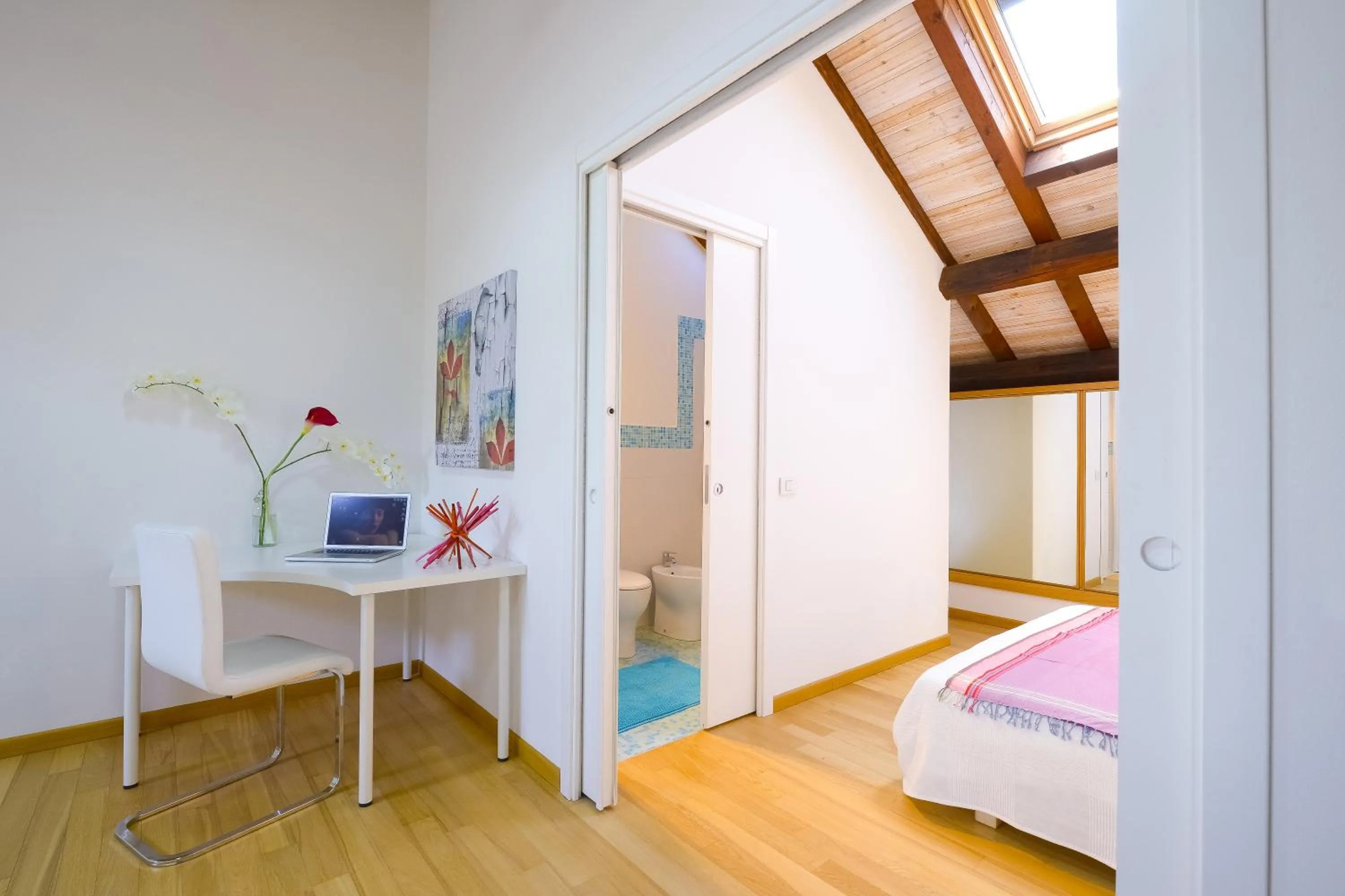 Decorative detail, Bed in Via Breda 120