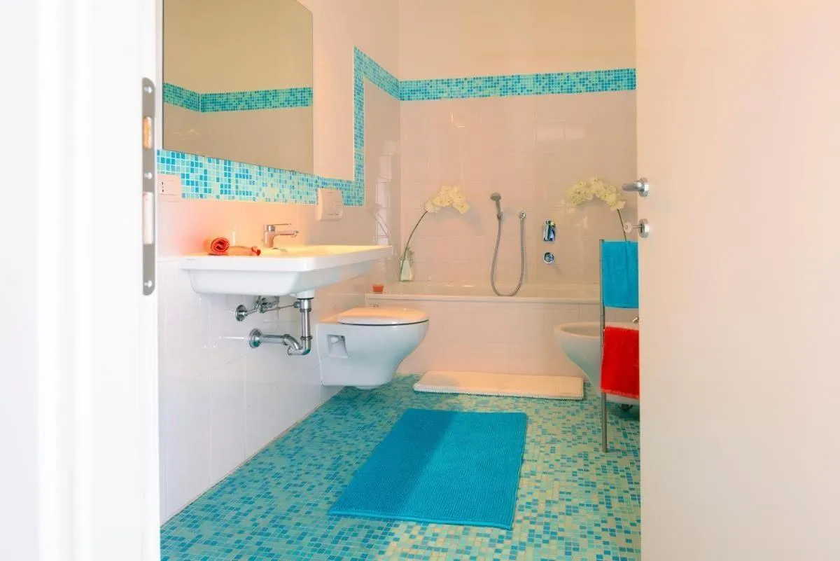 Bathroom in Via Breda 120