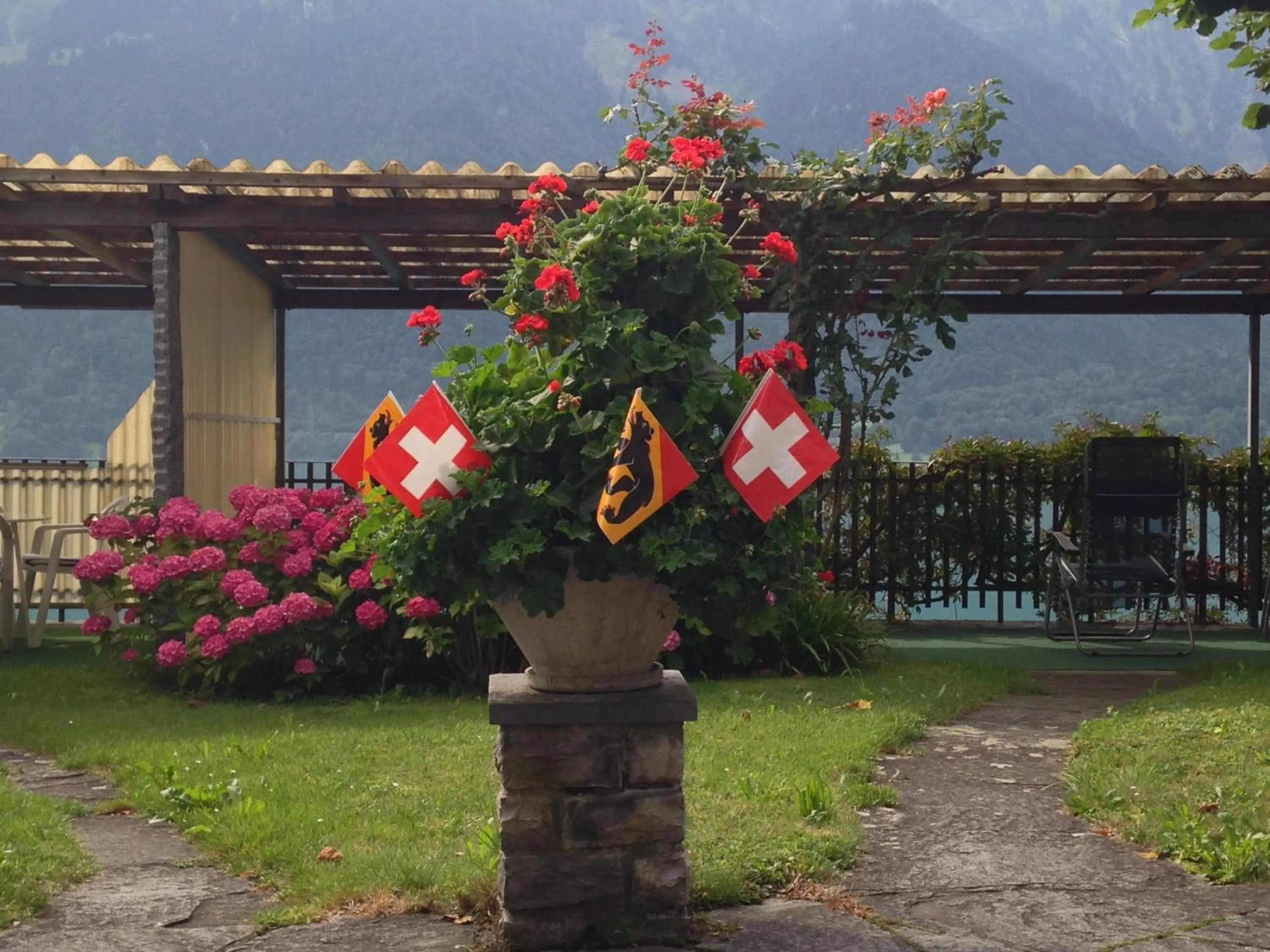 Garden in Alpina Boutique Hotel Interlaken - Ringgenberg - Adults only !