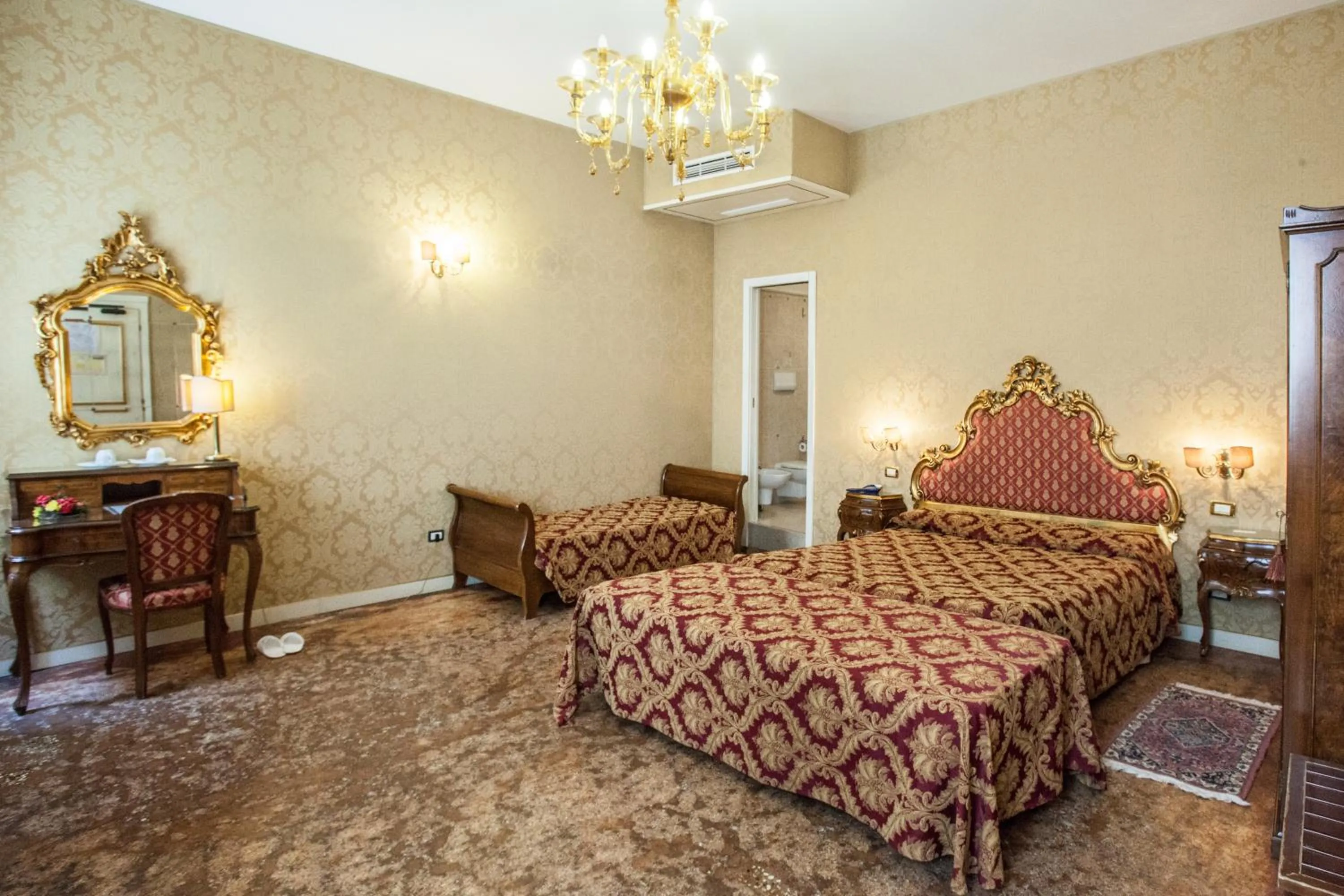 Bathroom, Bed in Locanda Barbarigo