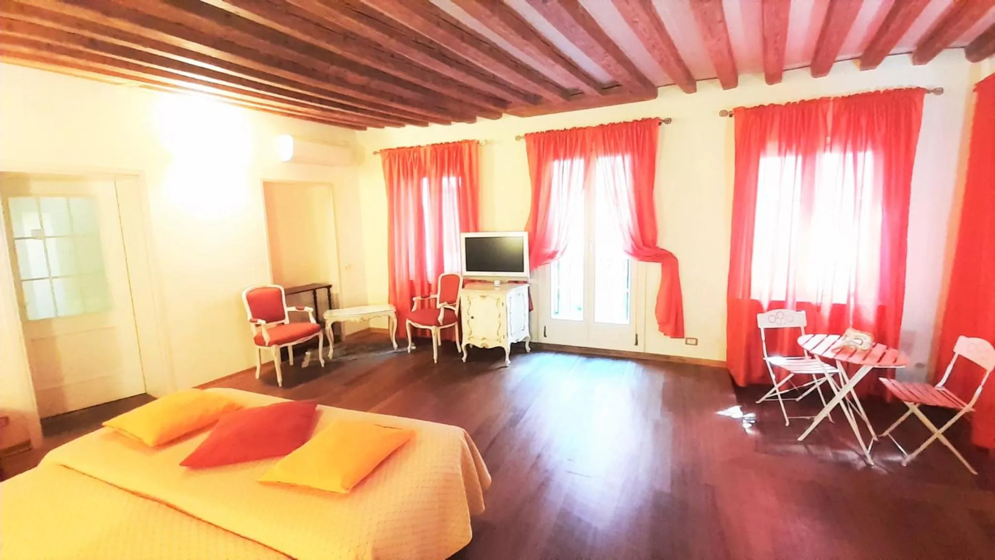 Photo of the whole room, Bed in Locanda Barbarigo