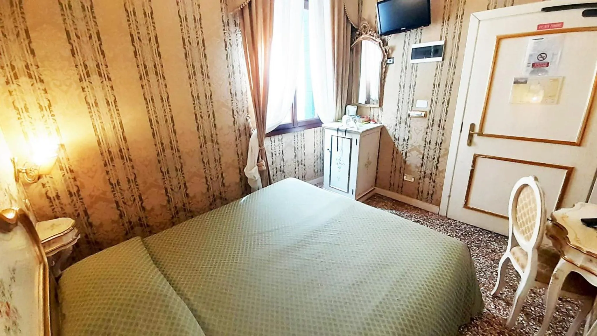 Photo of the whole room, Bed in Locanda Barbarigo