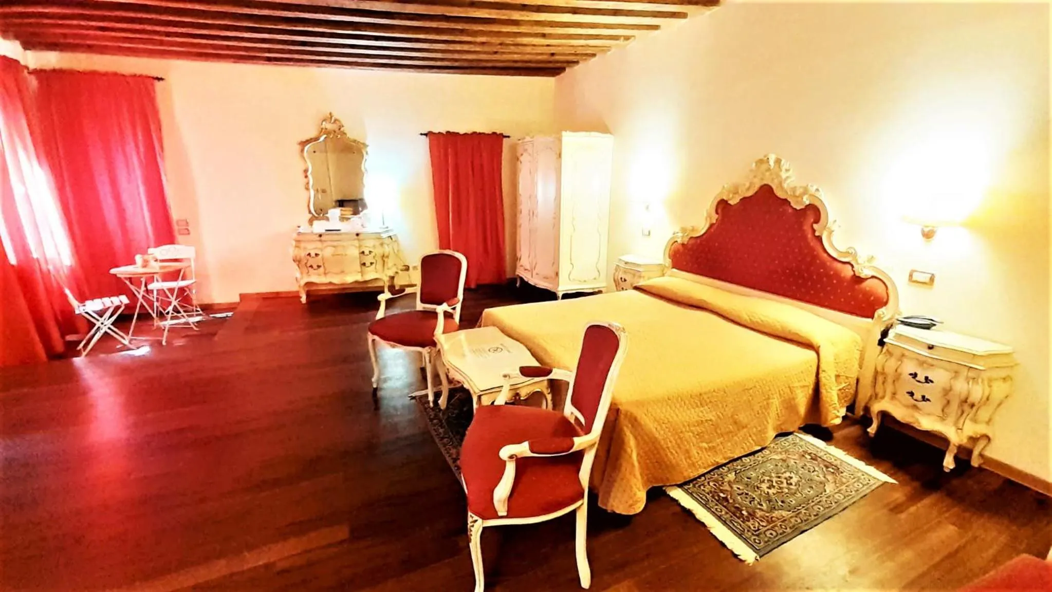 Photo of the whole room, Bed in Locanda Barbarigo