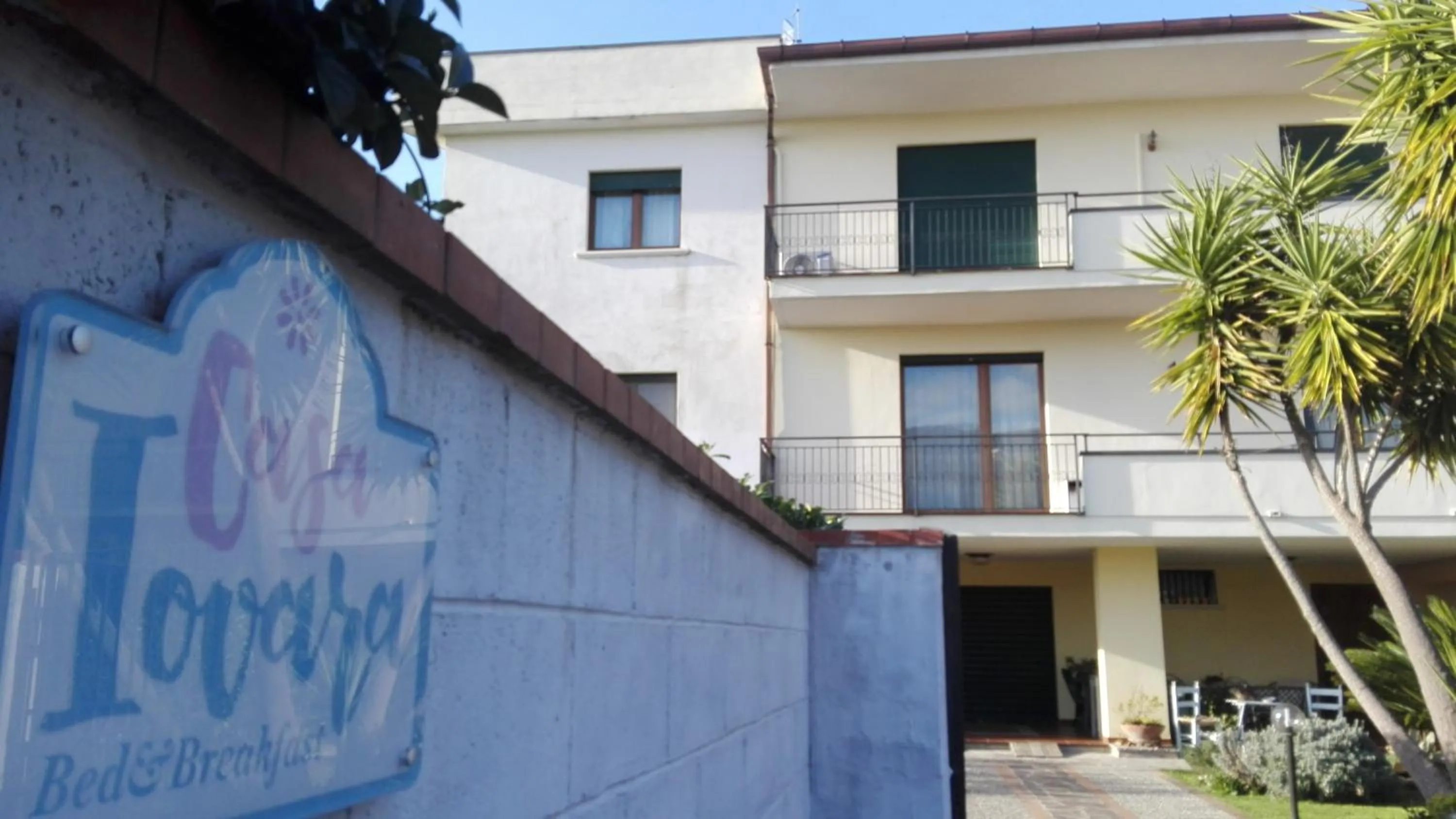 Property building in Casa Iovara