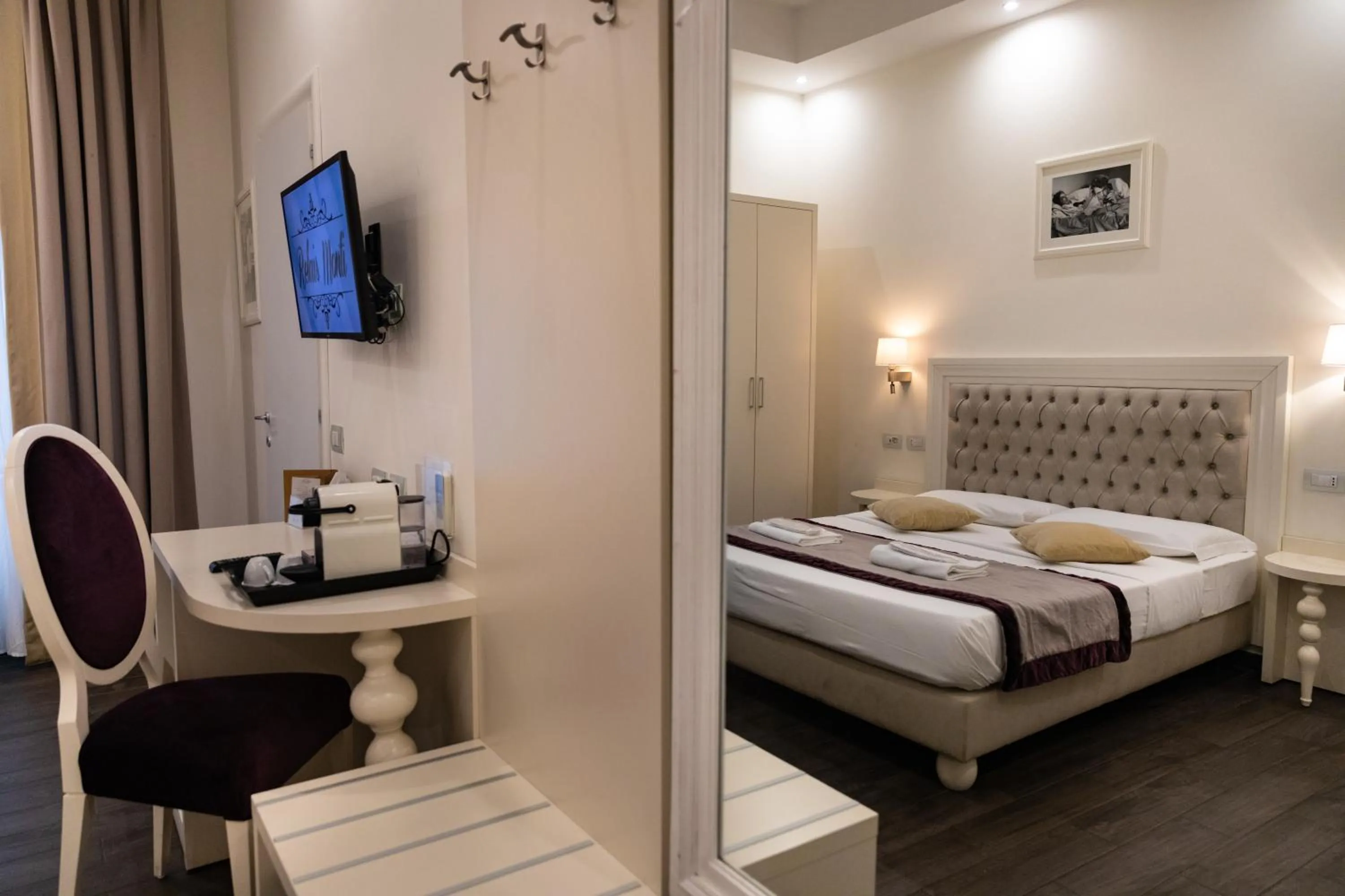 Photo of the whole room, Bed in Relais Monti