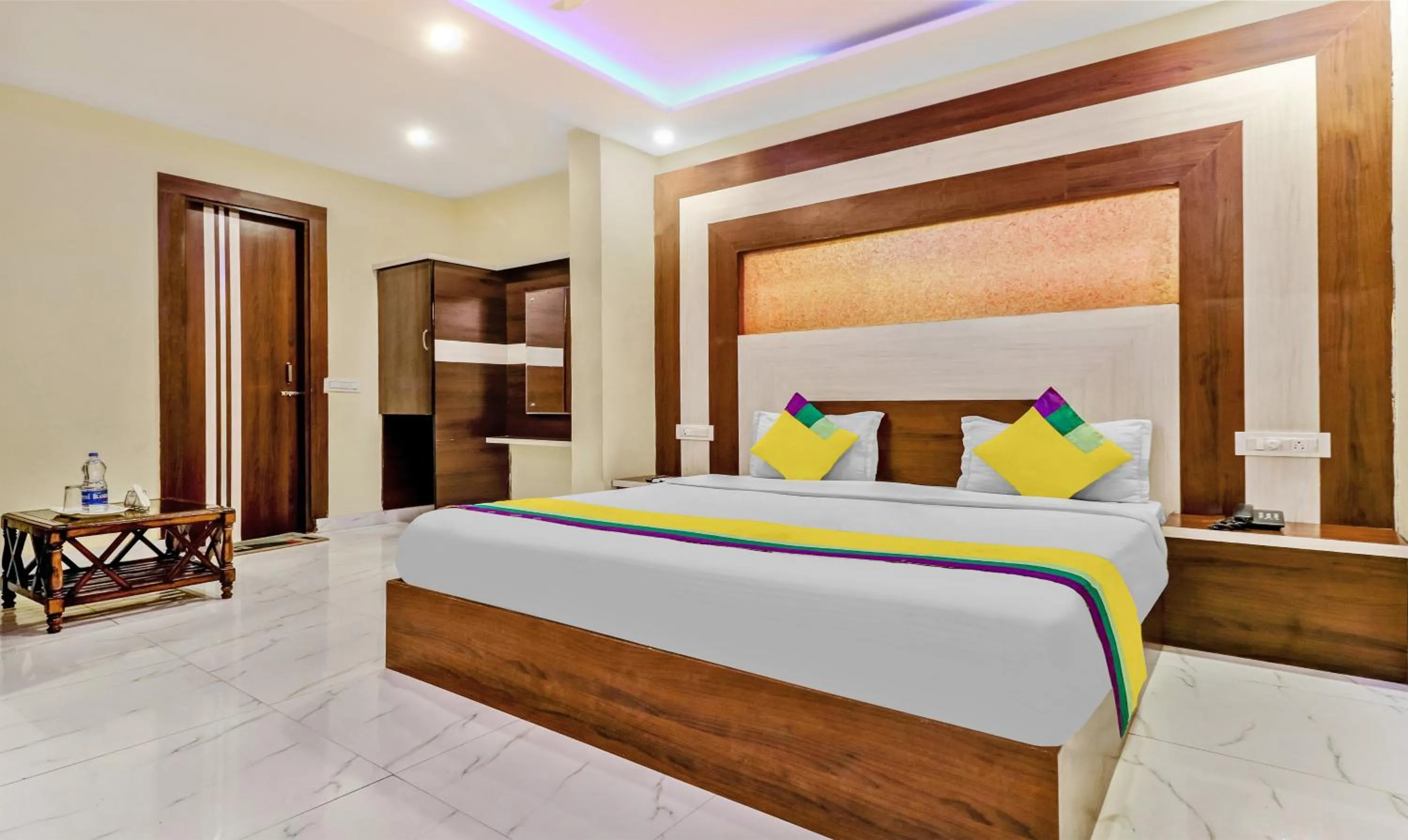 Bed in Hotel Royal Residency Near ISBT-Max Hospital Mohali Chandigarh