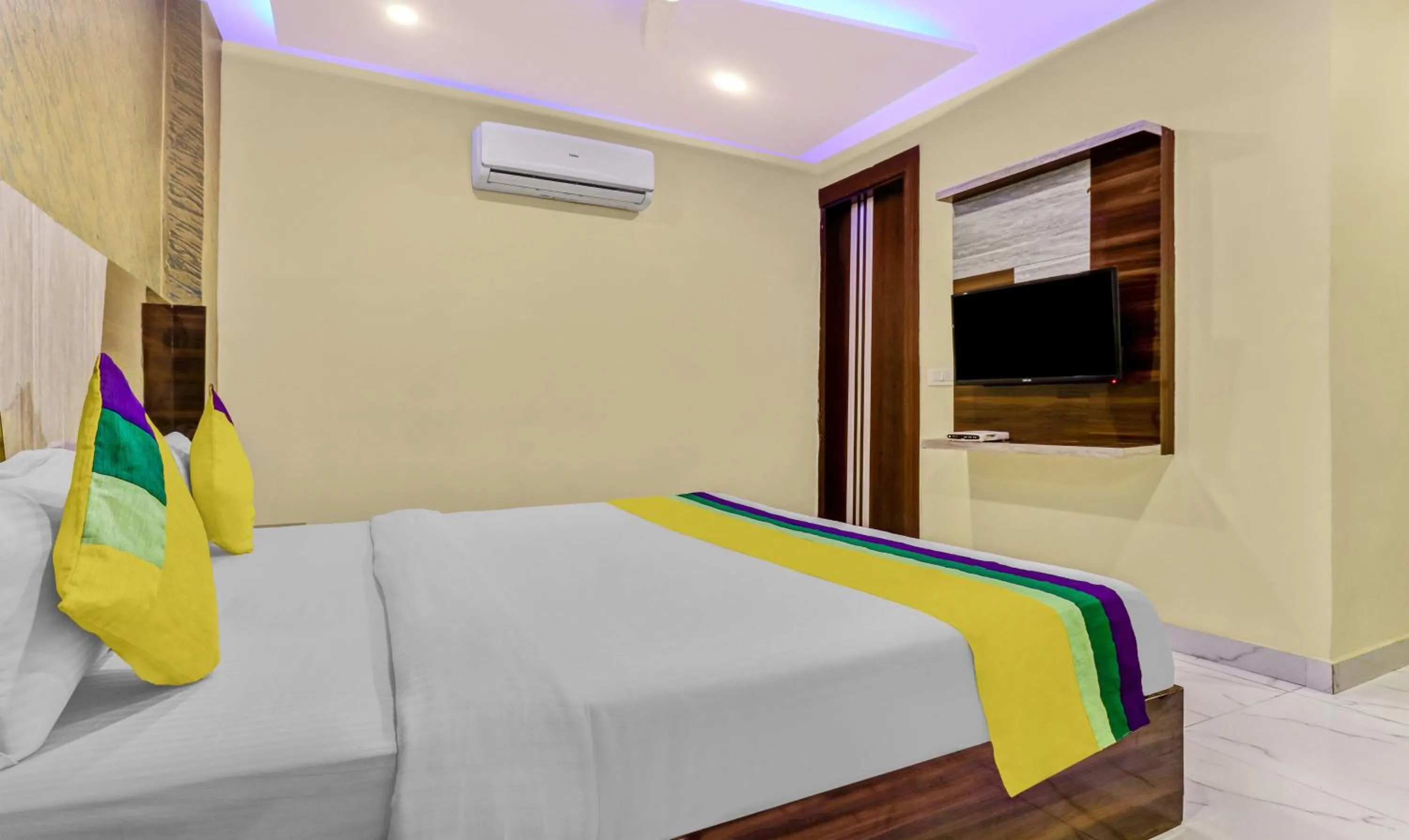 Bed in Hotel Royal Residency Near ISBT-Max Hospital Mohali Chandigarh