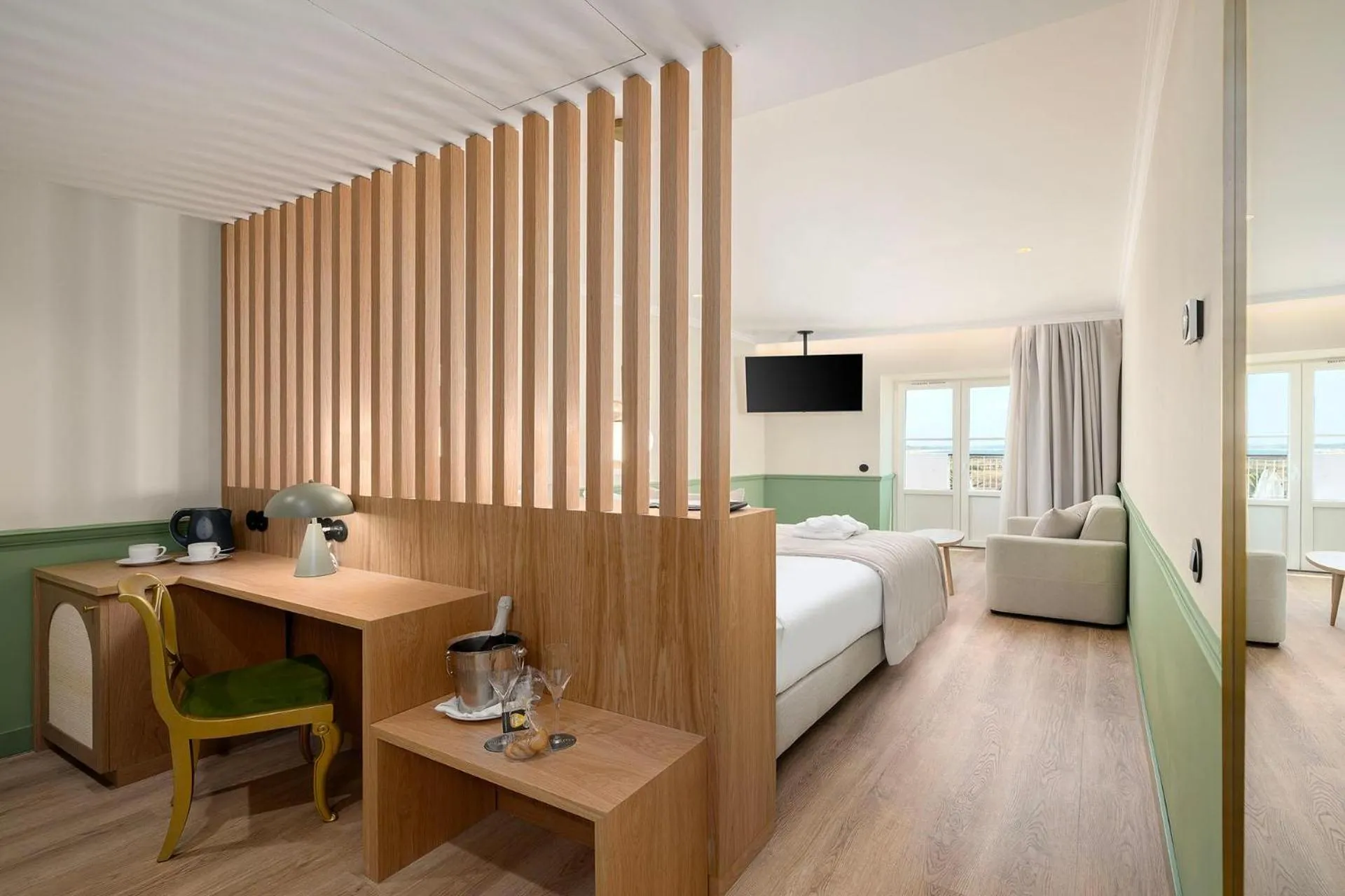 Photo of the whole room, Bed in Água Hotels Lagos Bay