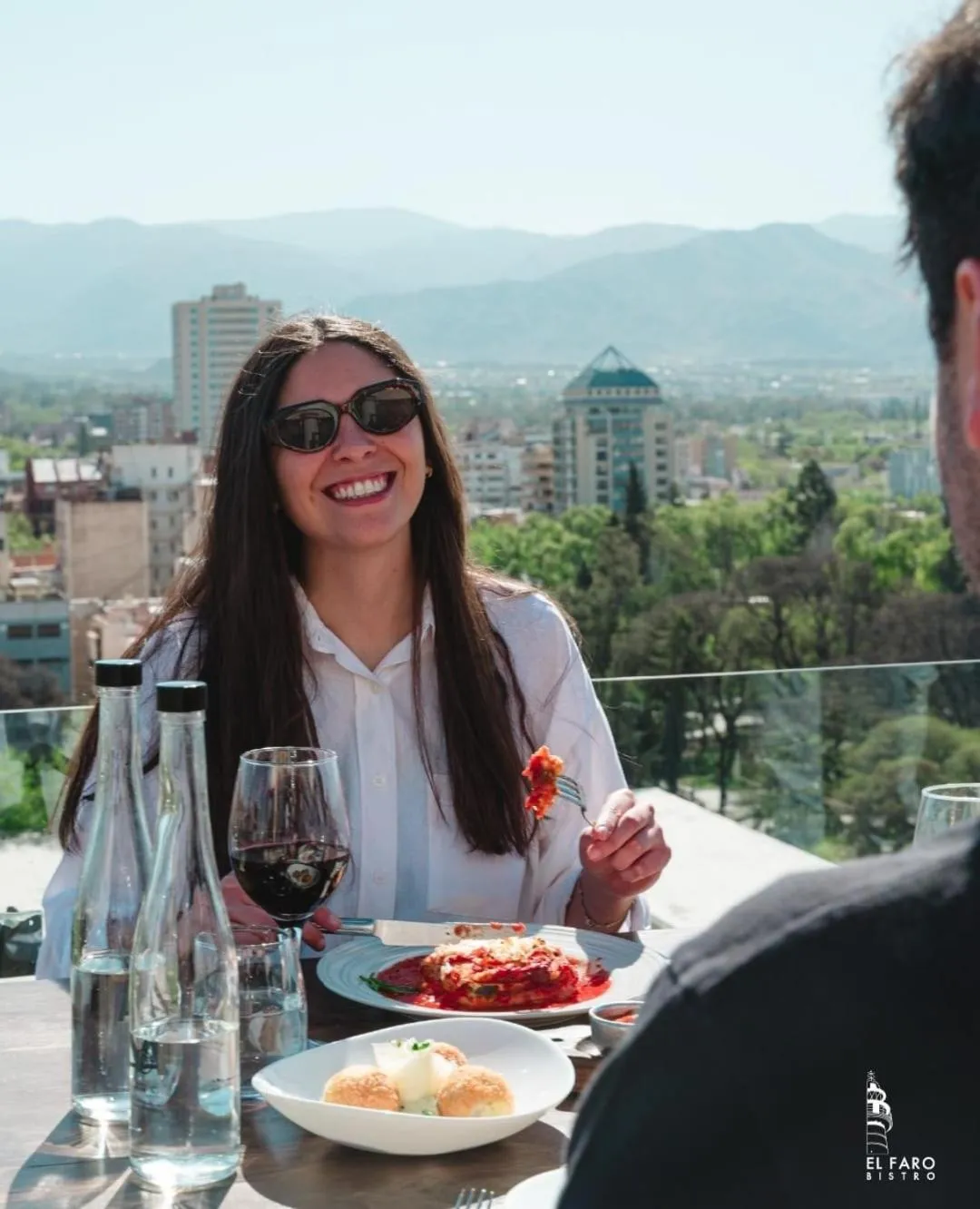 Restaurant/places to eat in Premium Tower Suites Mendoza