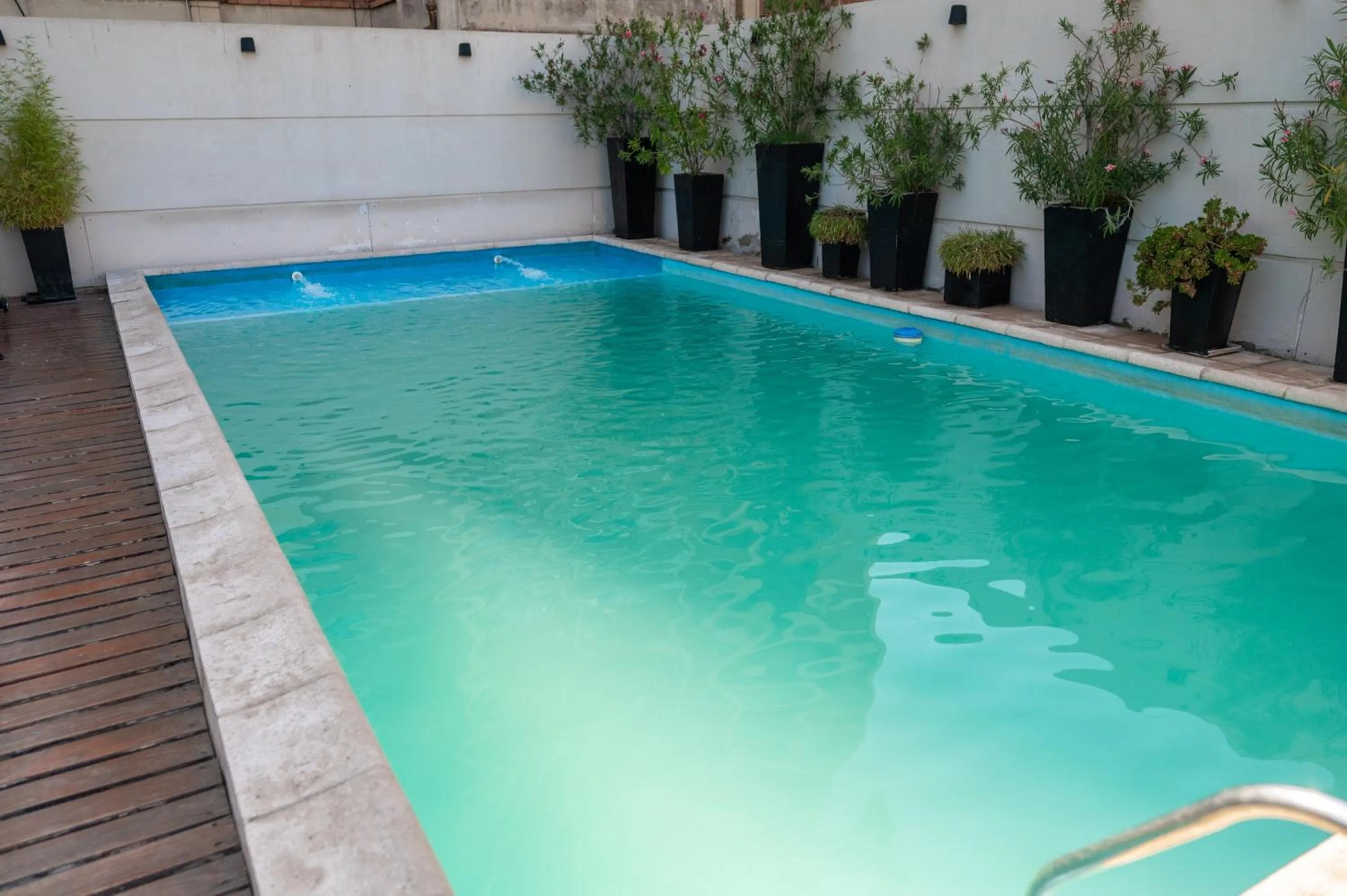 Swimming pool in Premium Tower Suites Mendoza