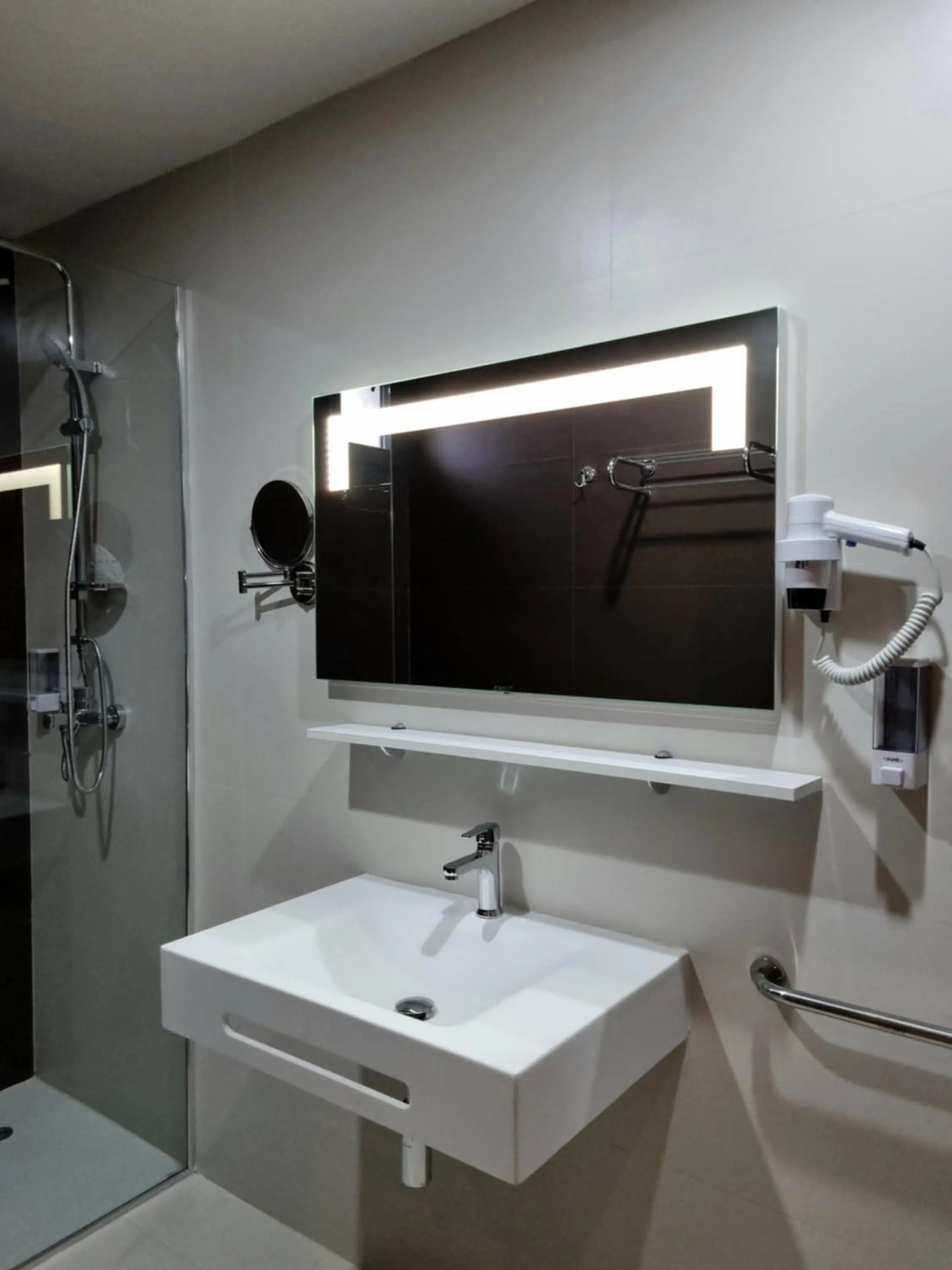 Bathroom in El Aziz Inn