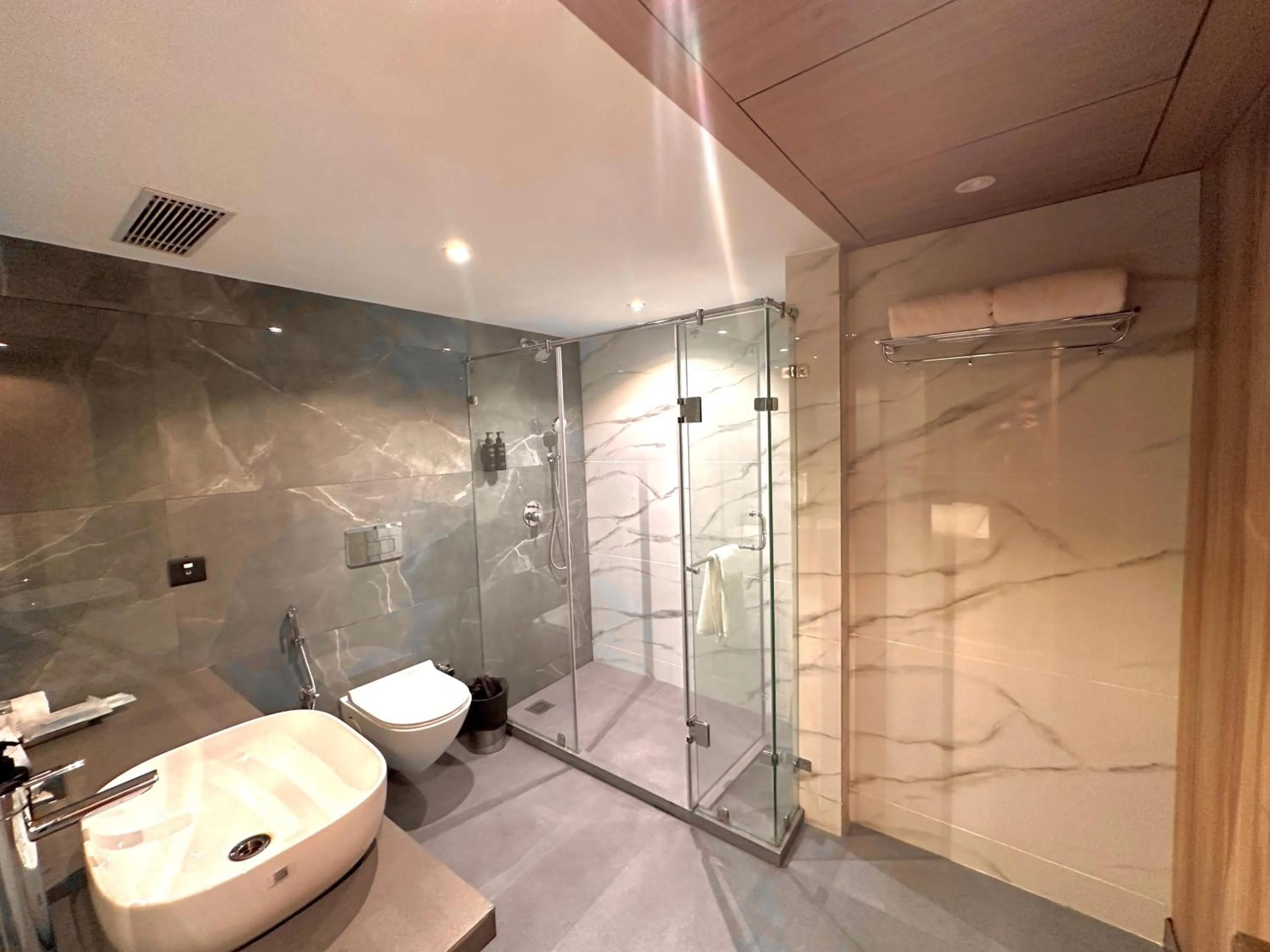 Bathroom in ASTER GRAND BY ZENQ Saket