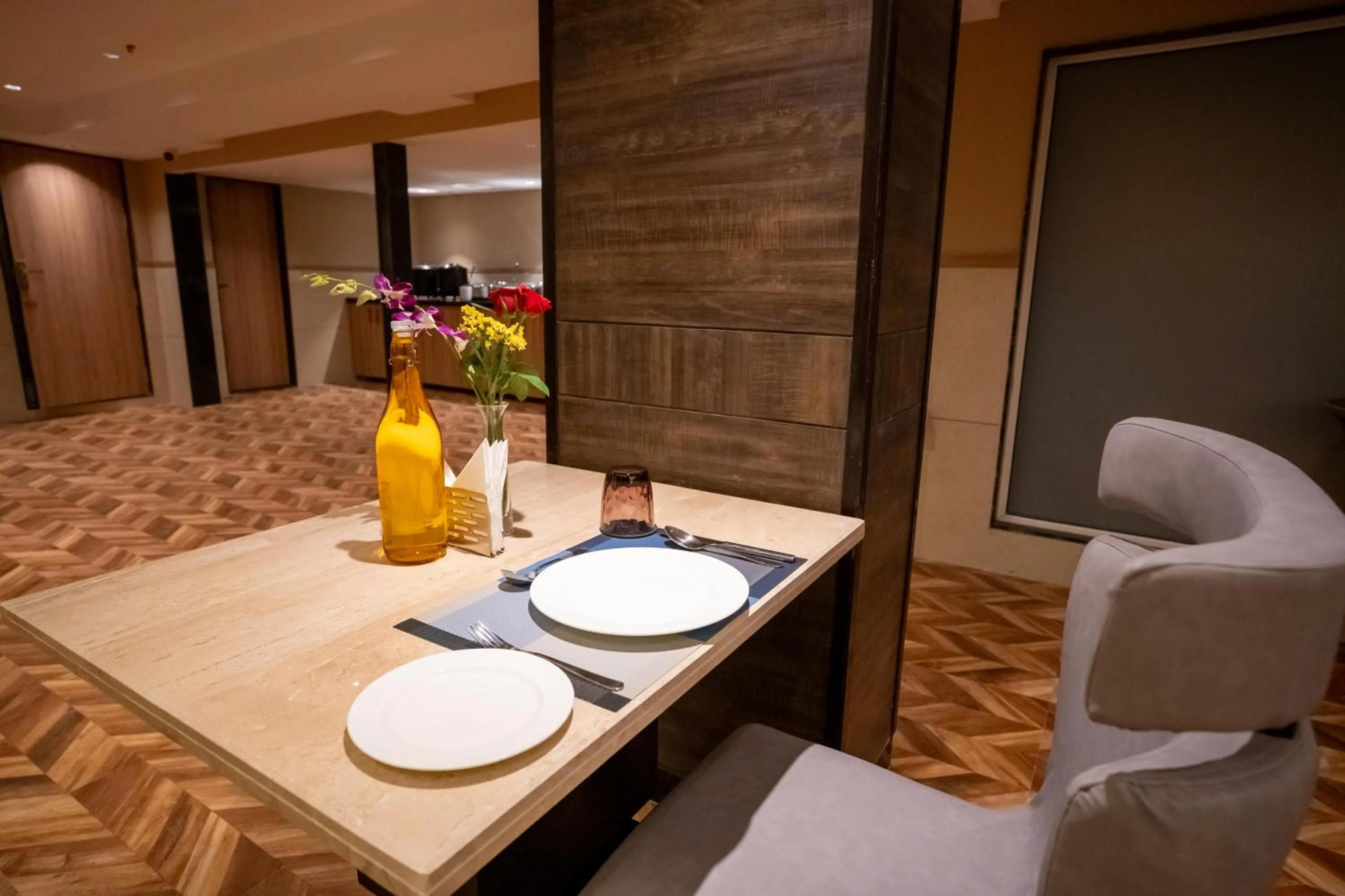 Dining area in ASTER GRAND BY ZENQ Saket