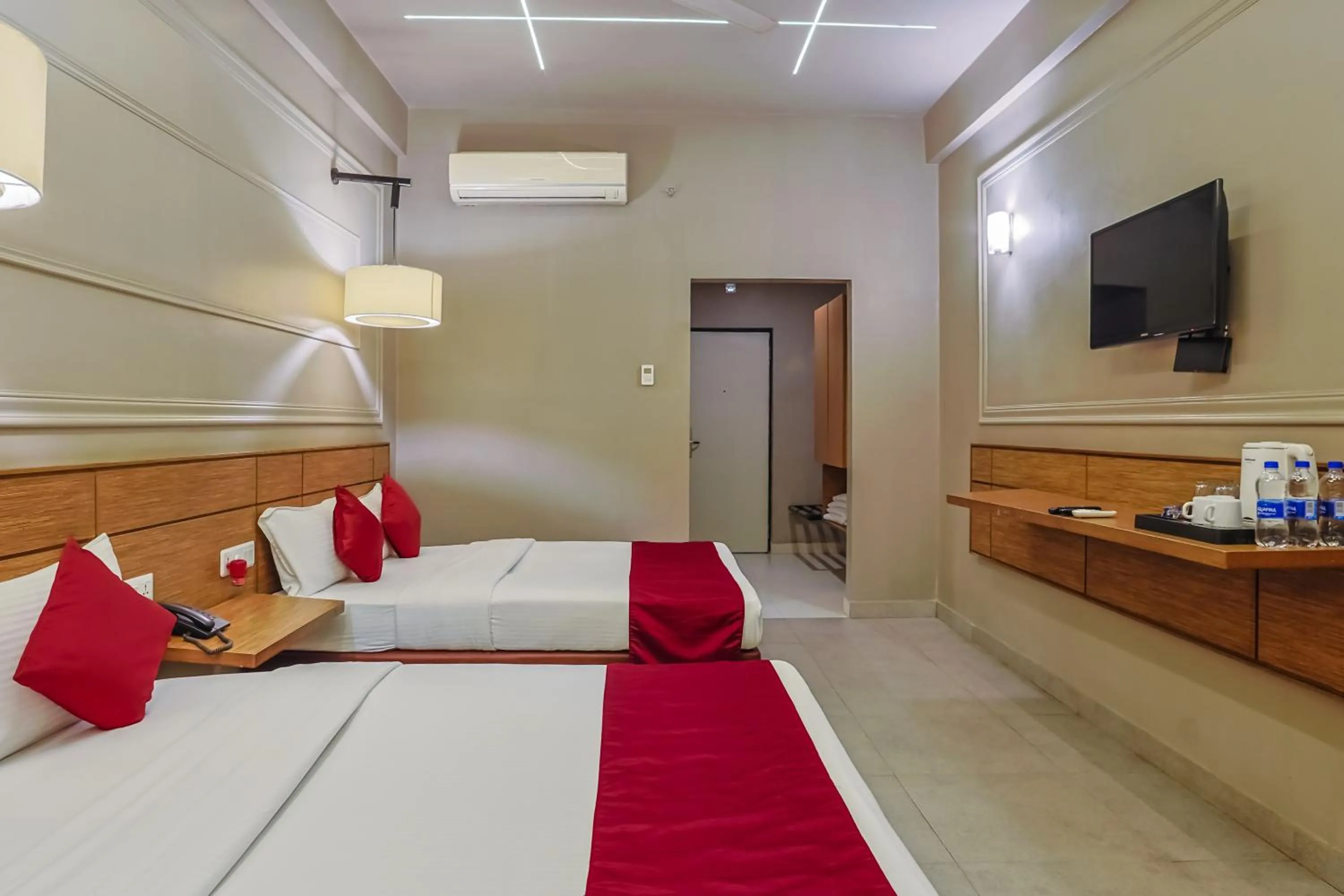 Property building, Bed in Max Hotels Prayagraj