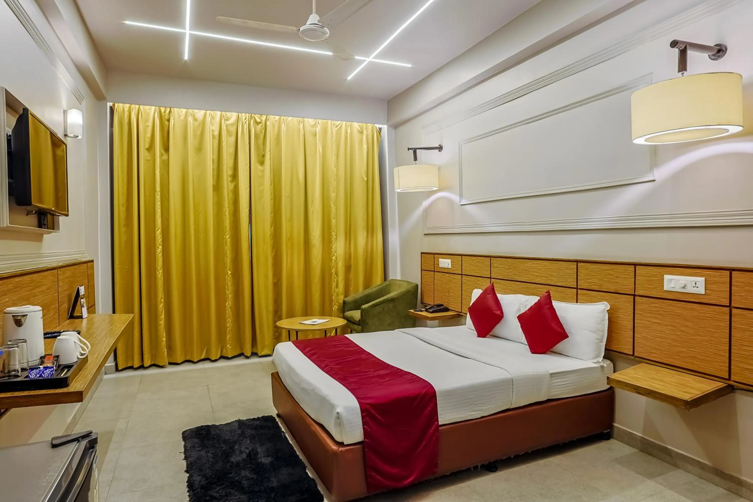 Bed in Max Hotels Prayagraj