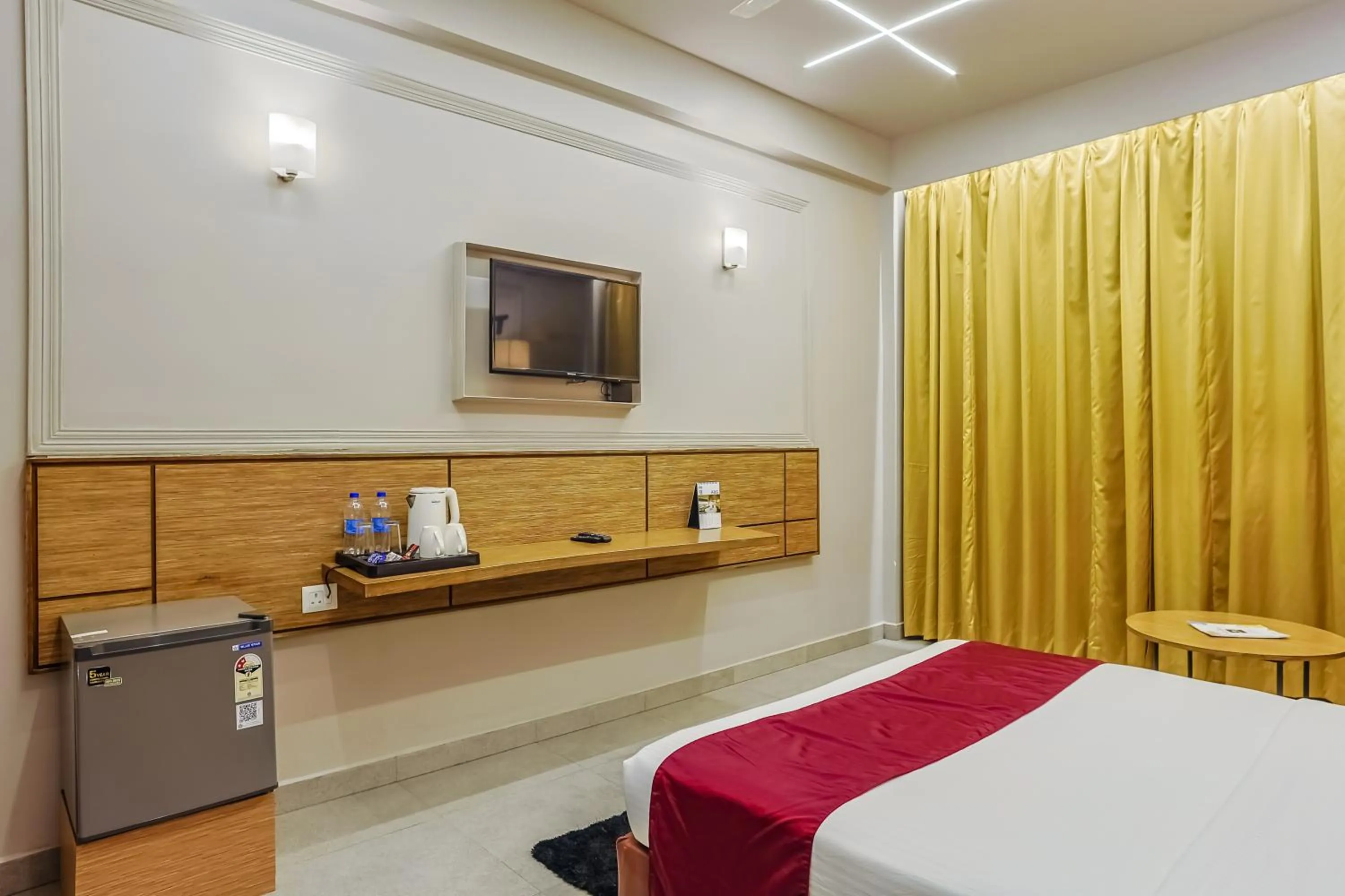 Bed in Max Hotels Prayagraj