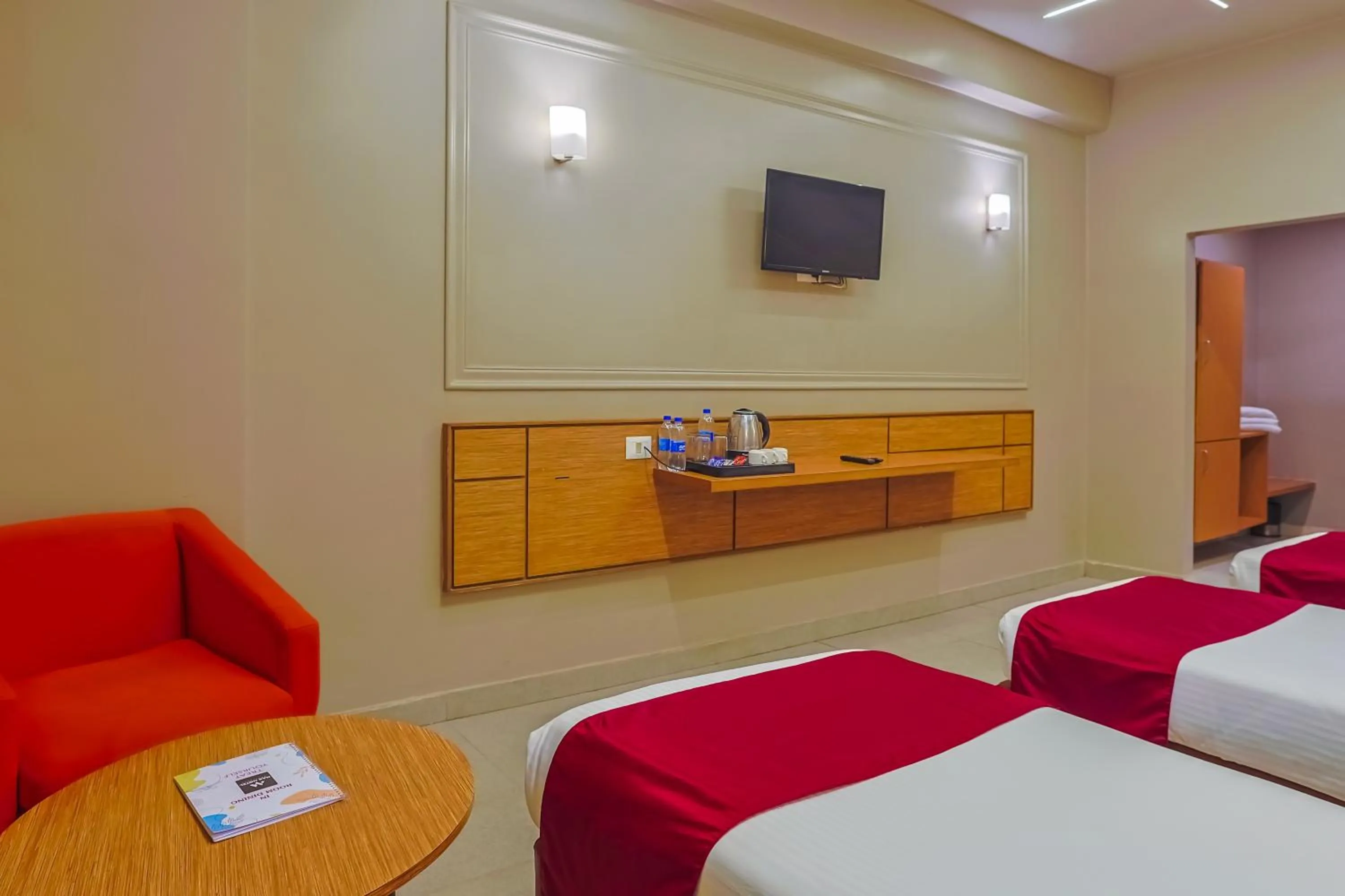 Bed in Max Hotels Prayagraj