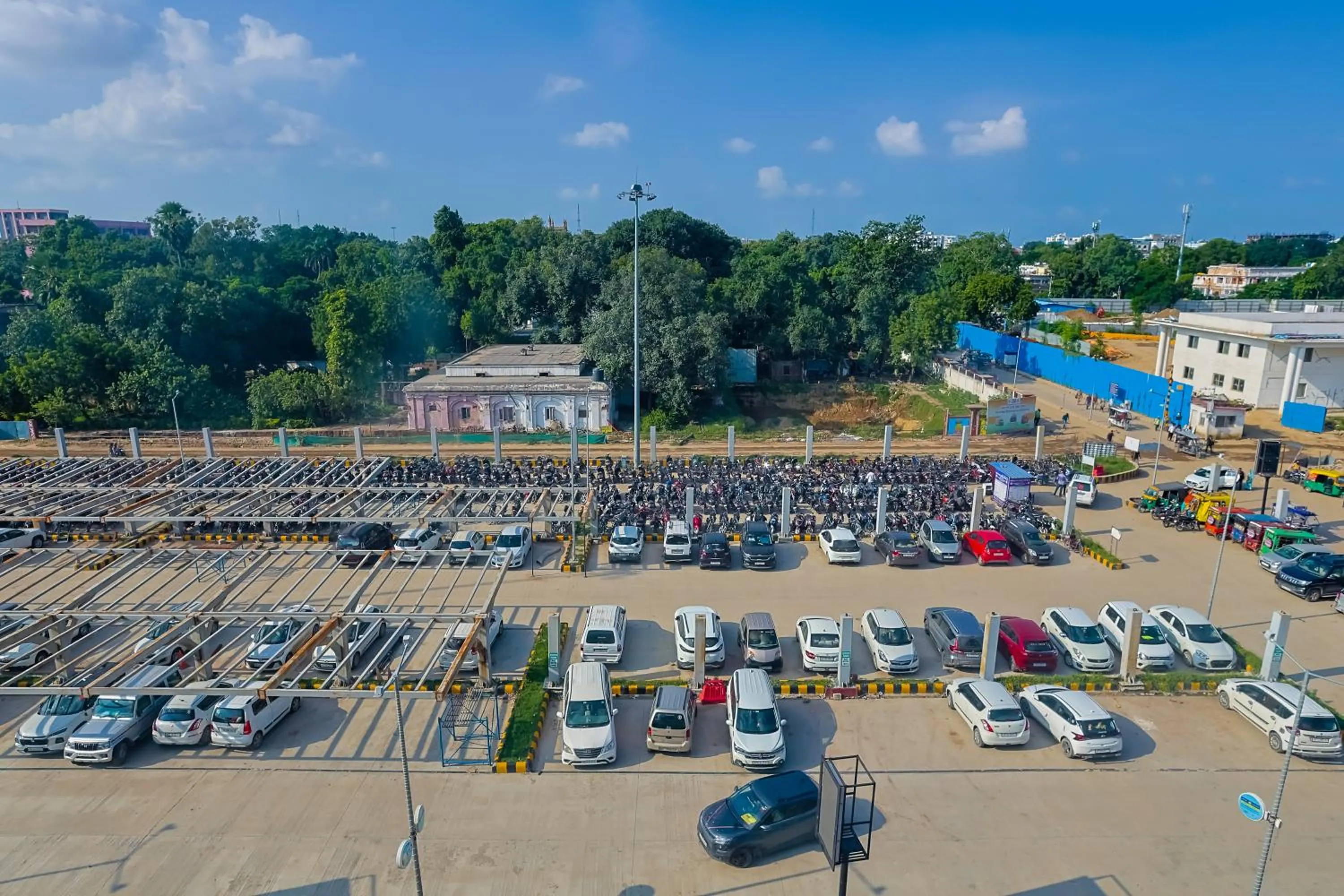 Parking in Max Hotels Prayagraj