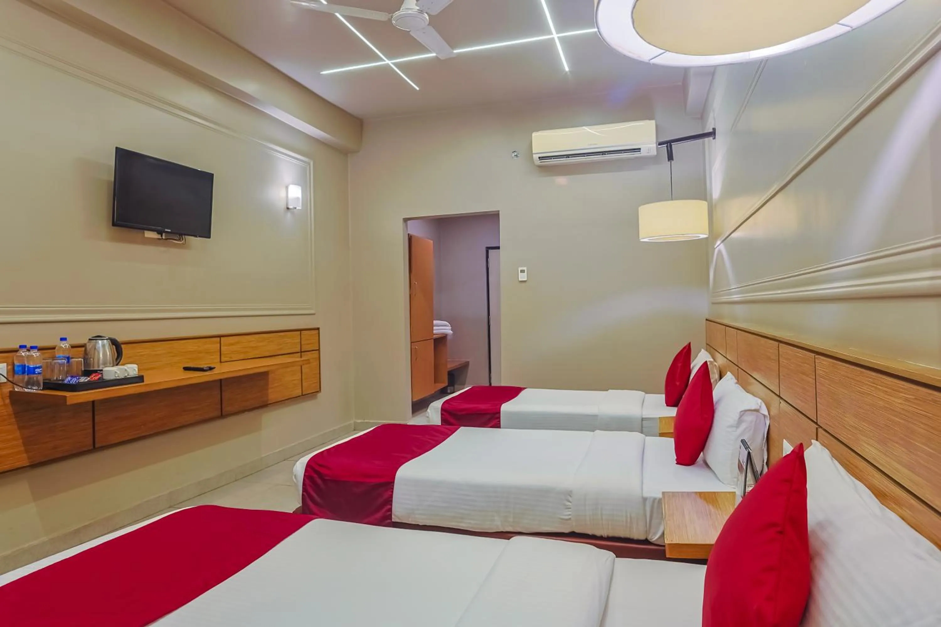 Bed in Max Hotels Prayagraj