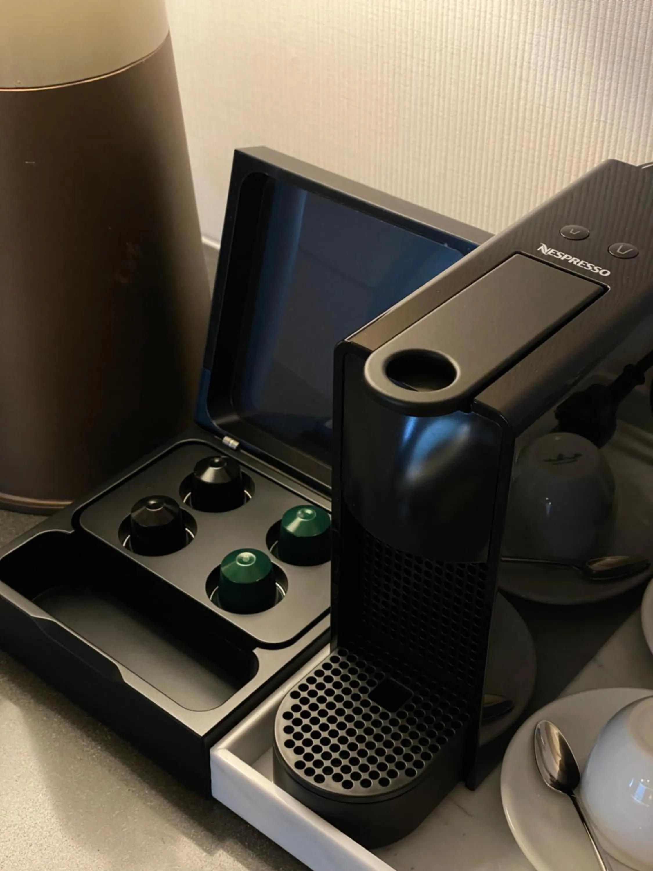 Coffee/tea facilities, Kitchen/Kitchenette in Courtyard by Marriott Bangkok Sukhumvit 20