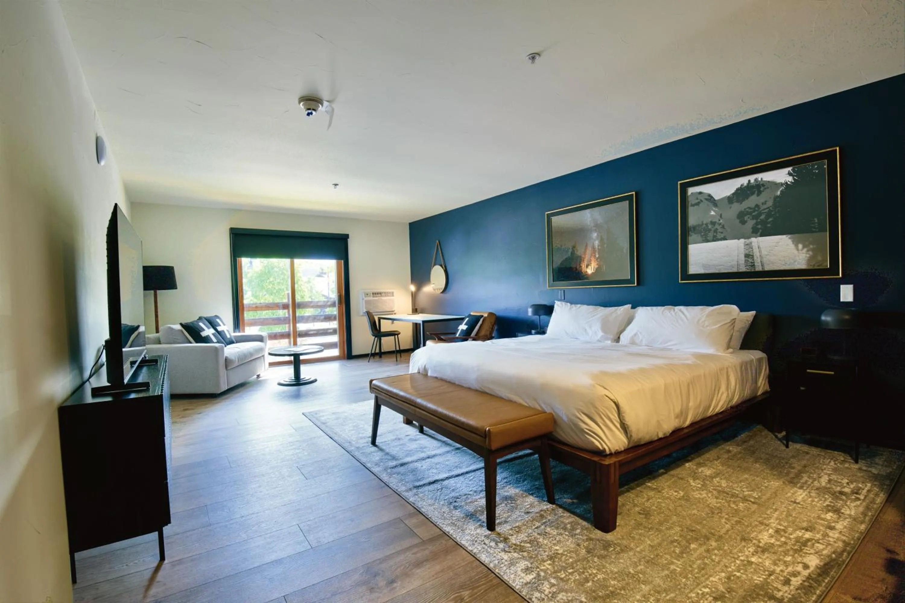 Bedroom, Bed in Gravity Haus Big Sky