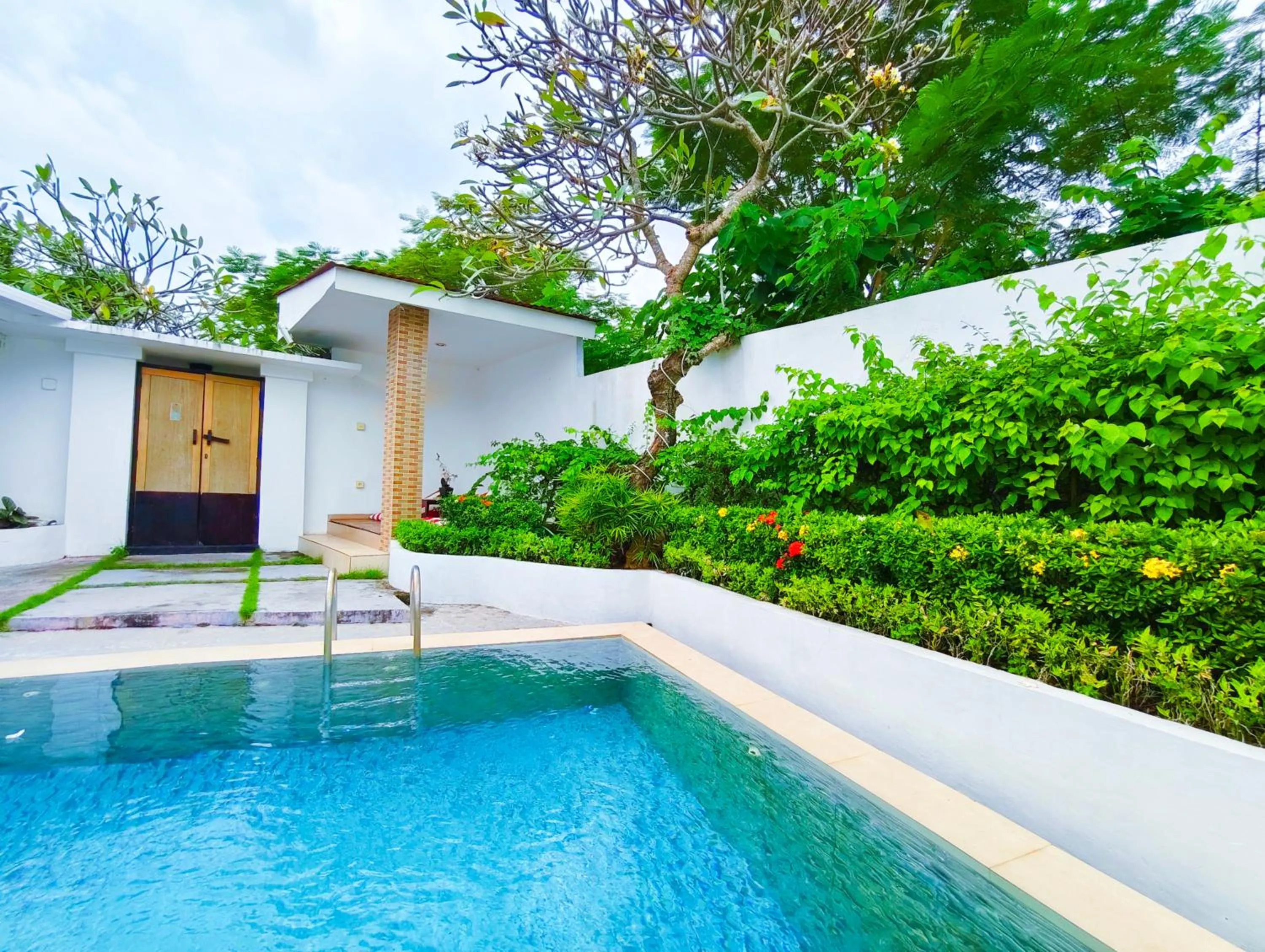 Garden in Private Pool Villas Kuta Bali
