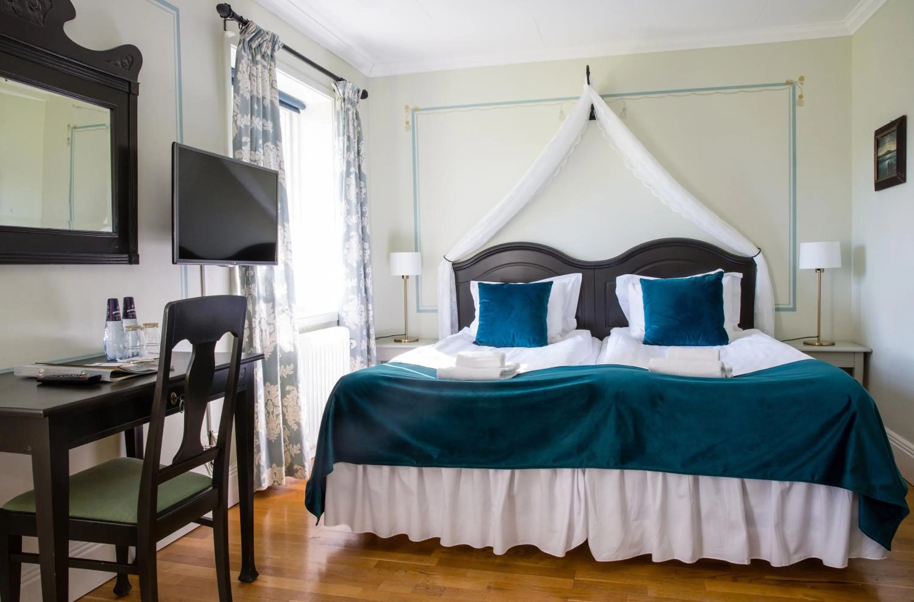 Property building, Bed in Färna Herrgård & Spa