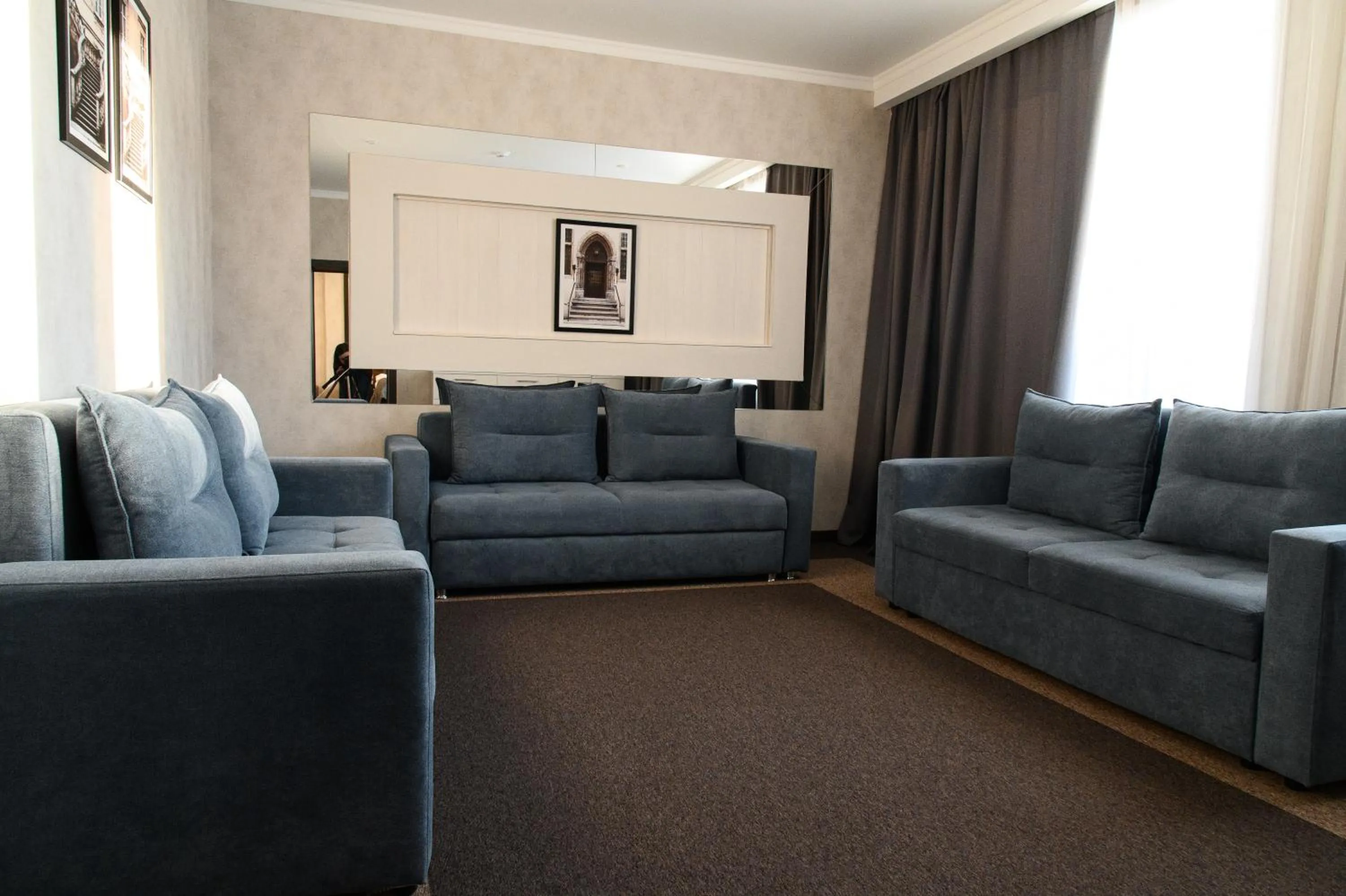 Seating area in Meridian