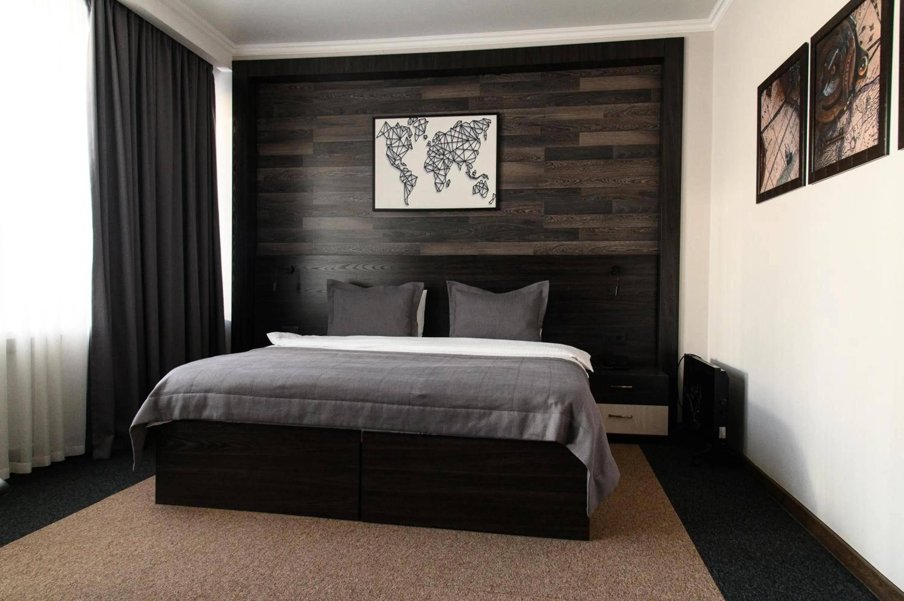 Photo of the whole room in Meridian