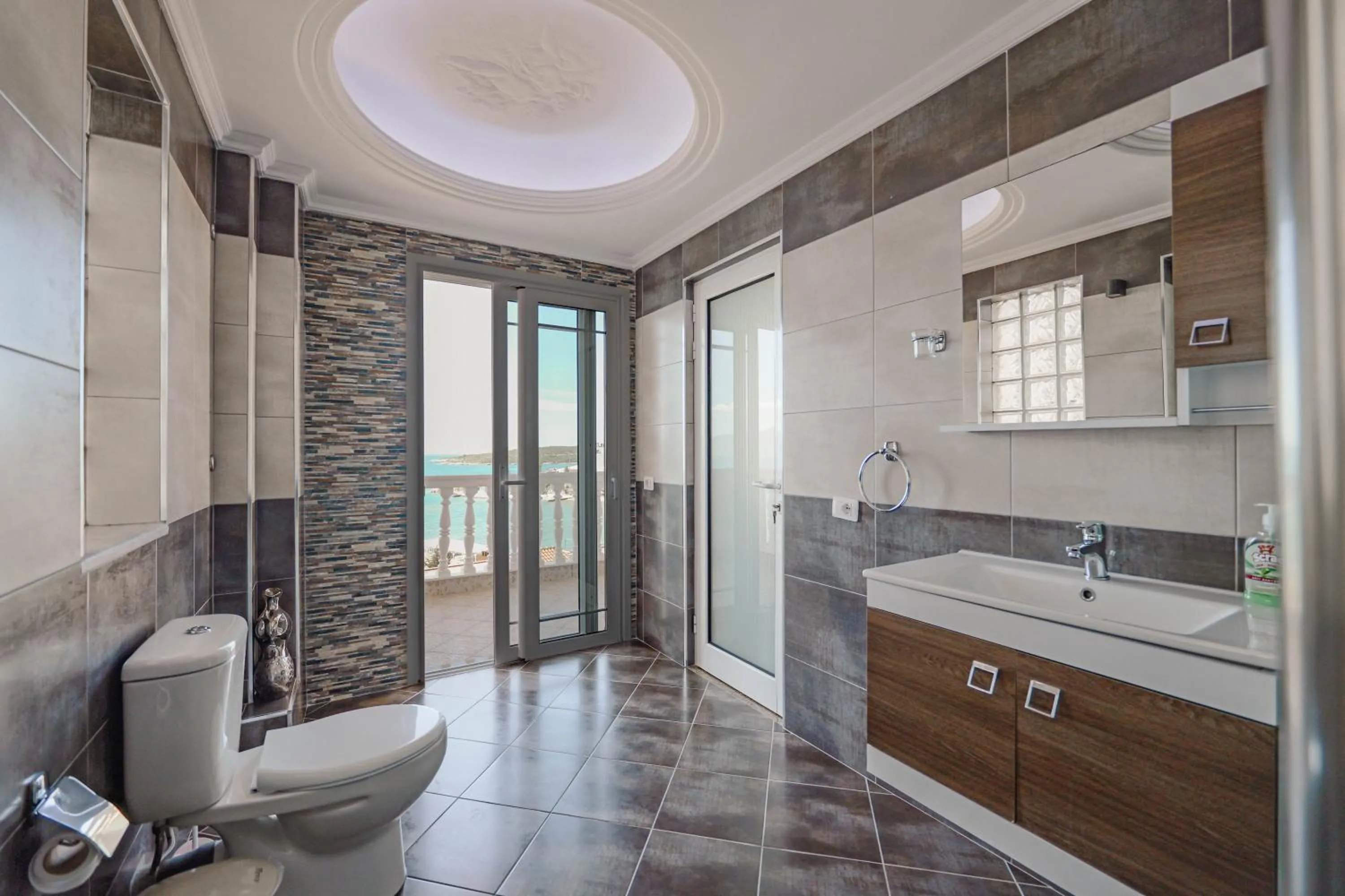 Shower in Villa Xika