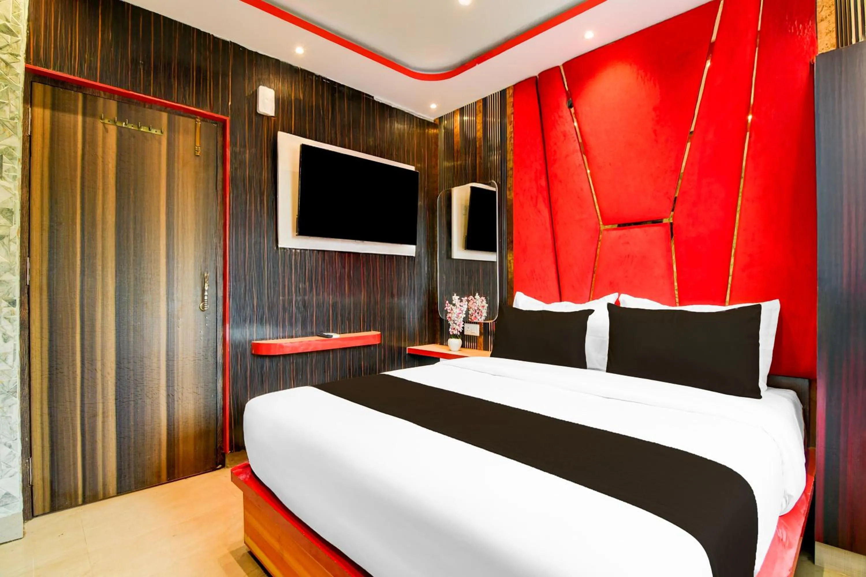 Facade/entrance, Bed in OYO 83431 Love Point