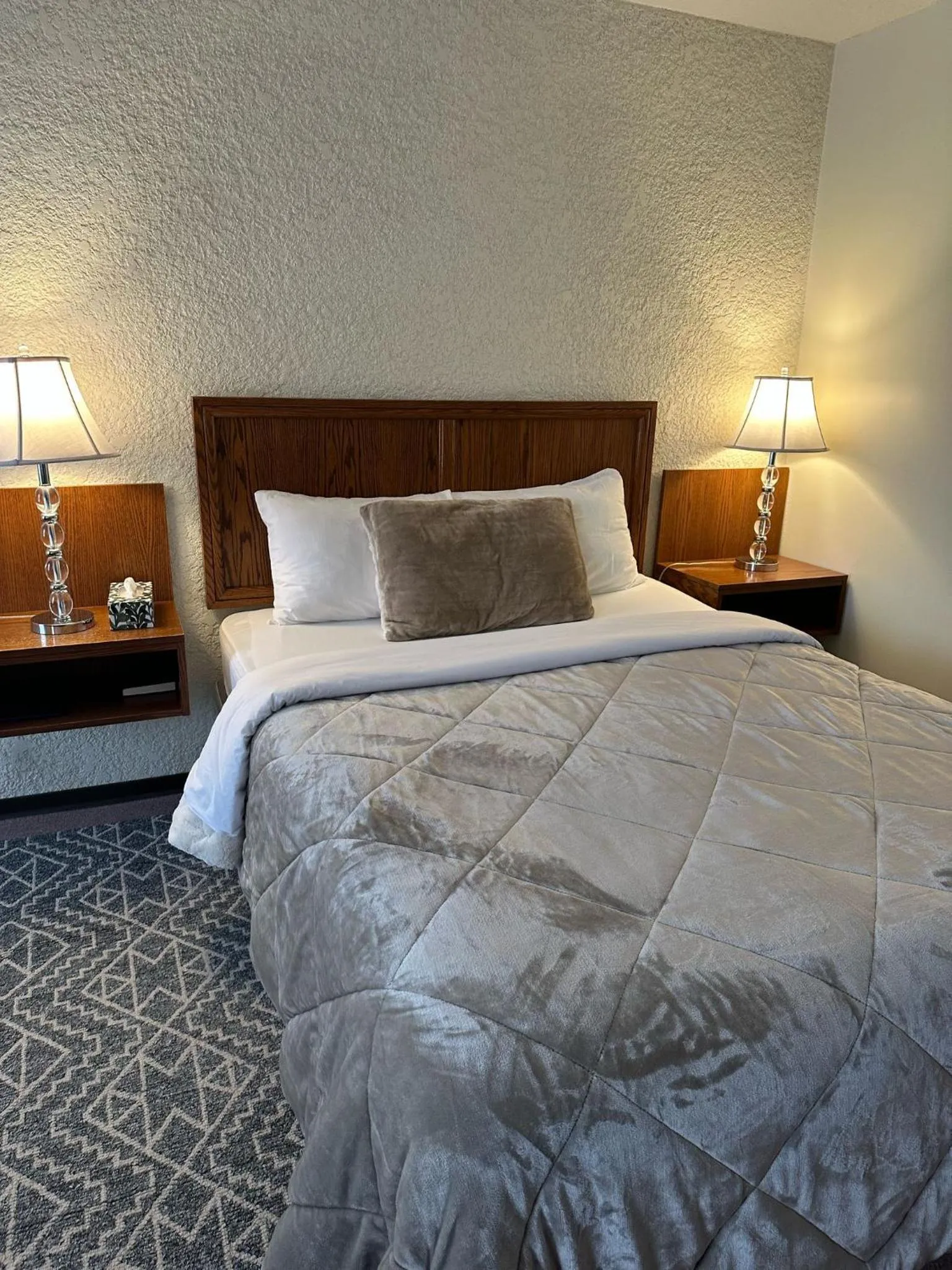 Bedroom, Bed in Maple Creek Motor Inn