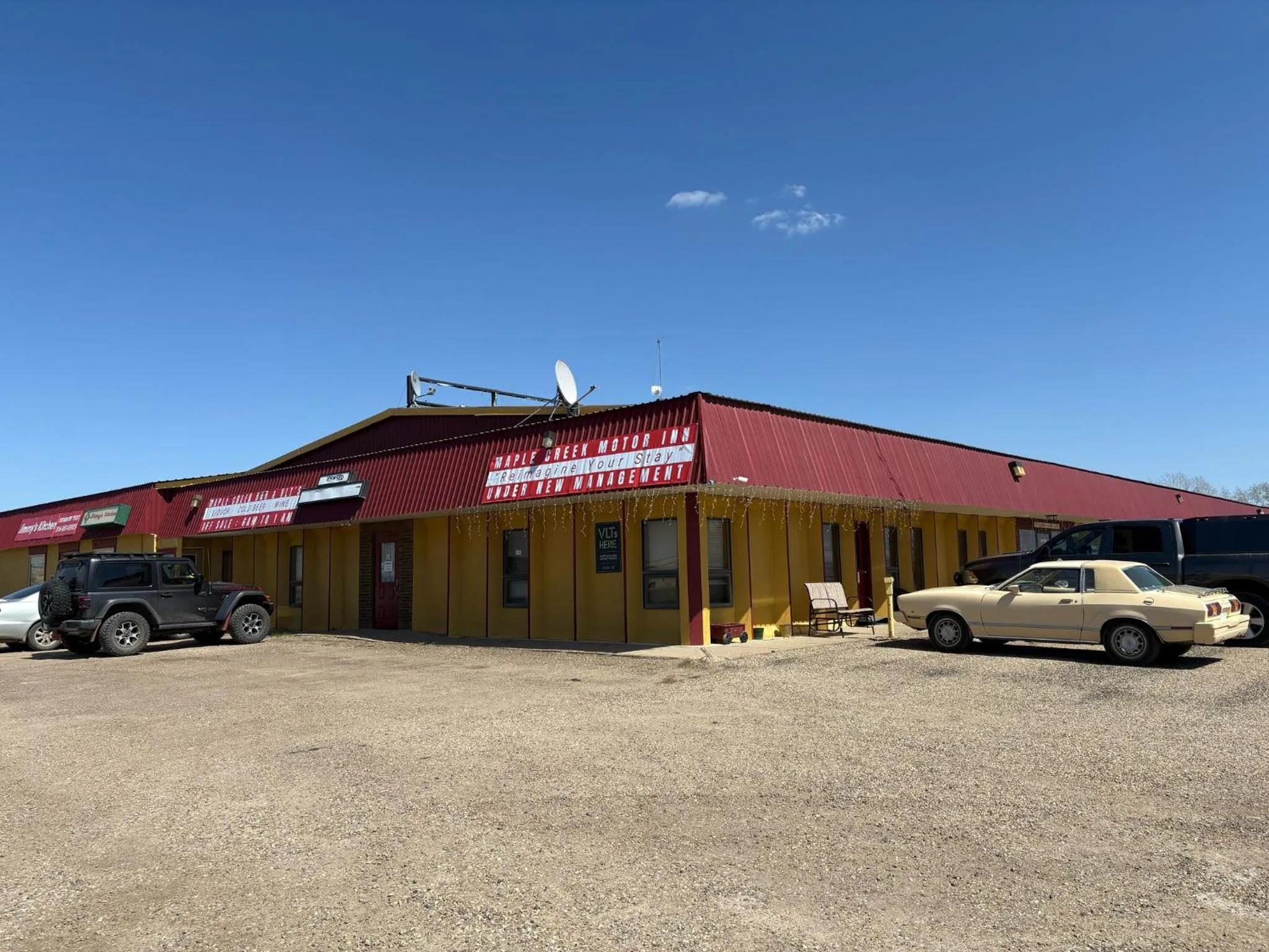 Property building in Maple Creek Motor Inn