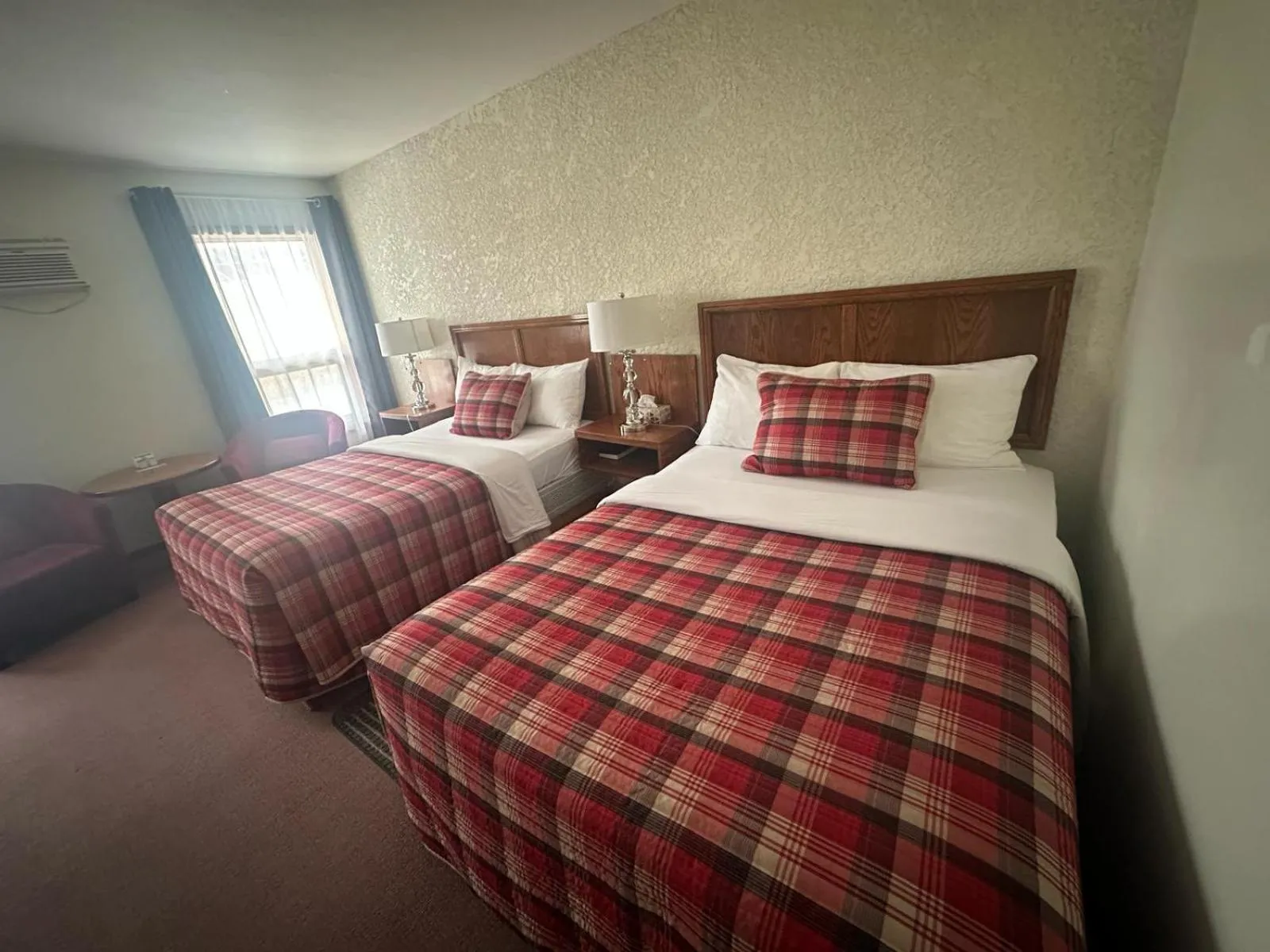 Bedroom, Bed in Maple Creek Motor Inn